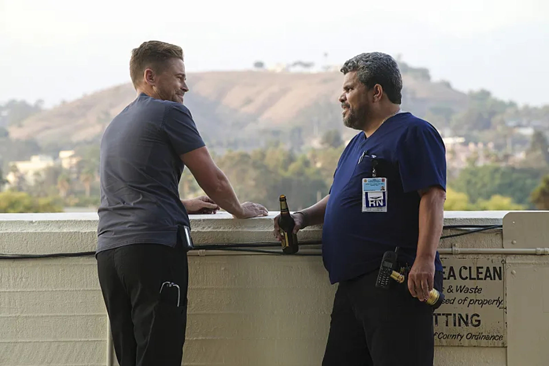 Rob Lowe and Luis Guzmán in Code Black (2015)