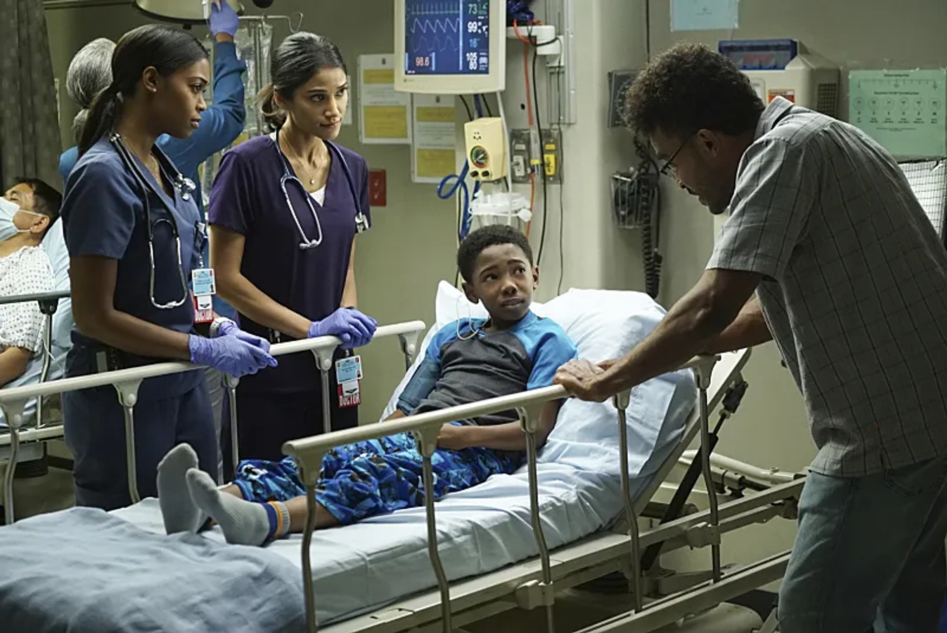 Jamil Walker Smith, Melanie Chandra, Seth Carr, and Nafessa Williams in Code Black (2015)