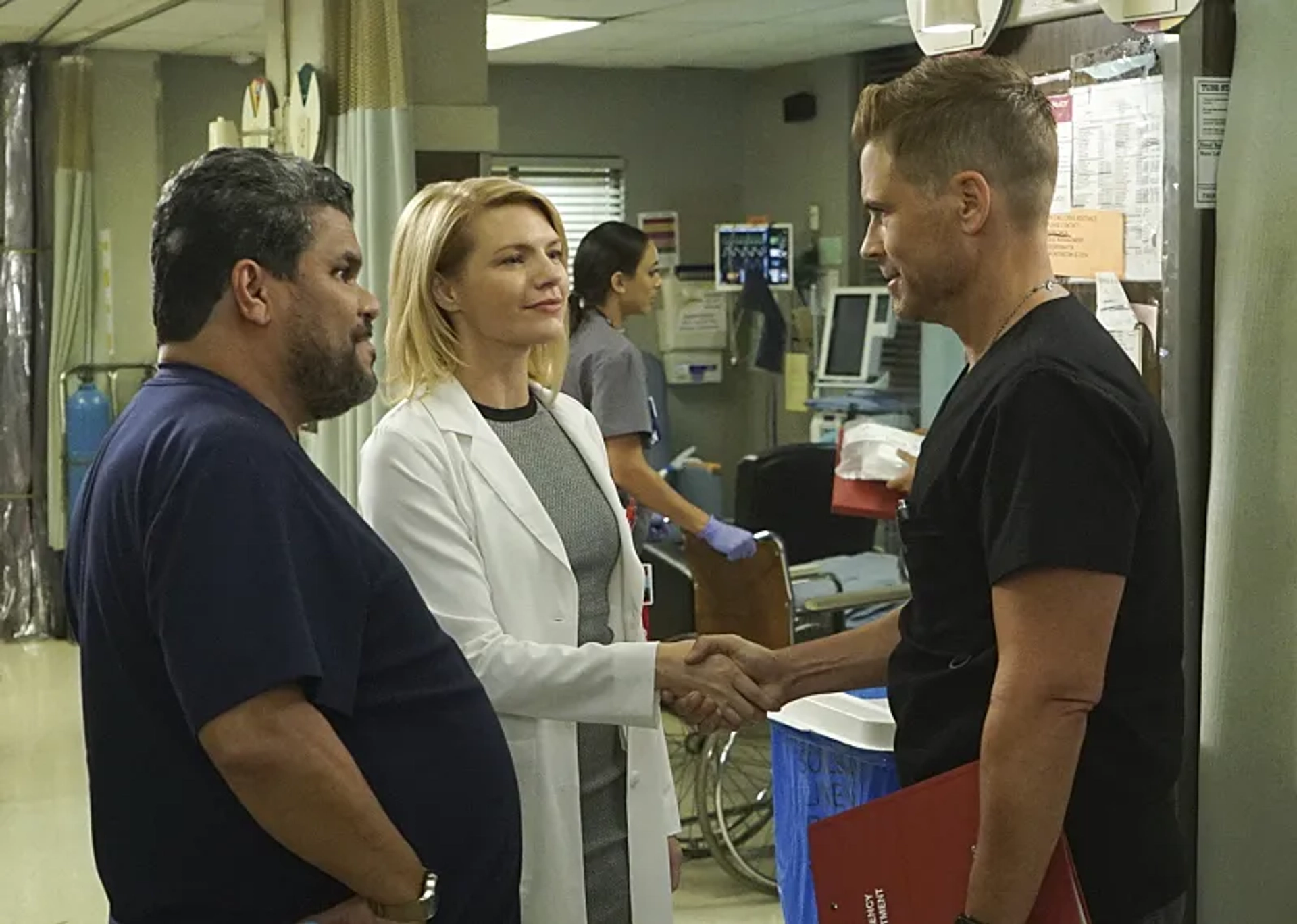 Rob Lowe and Luis Guzmán in Code Black (2015)