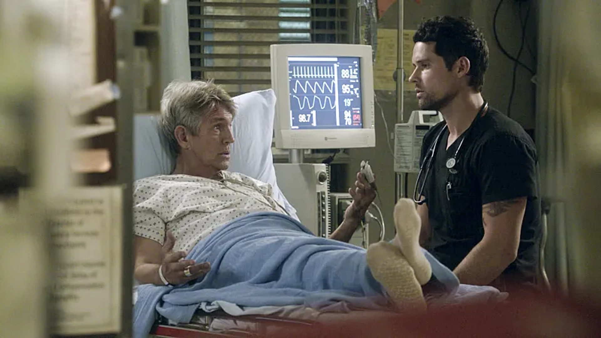 Eric Roberts and Benjamin Hollingsworth in Code Black (2015)