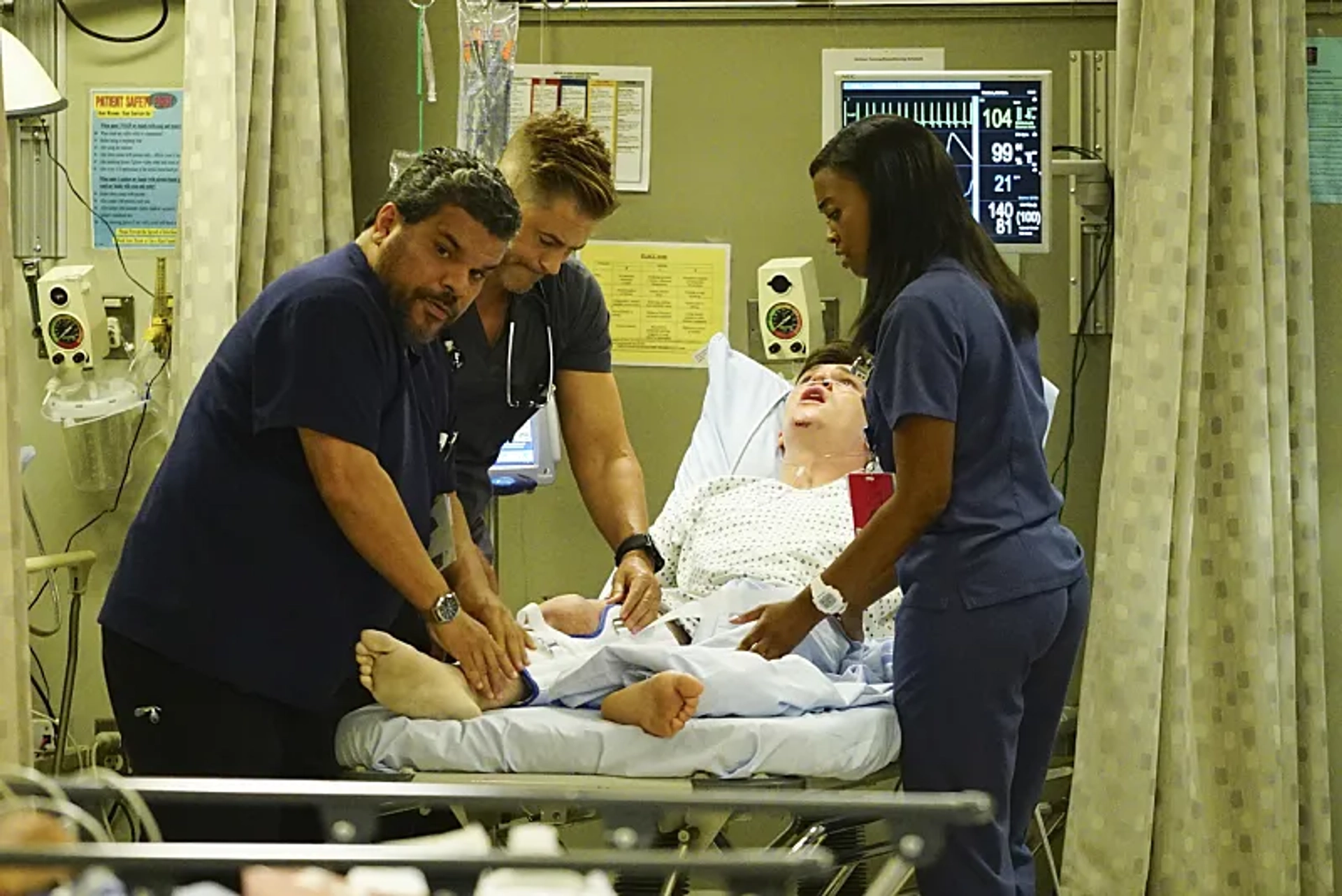 Rob Lowe, Luis Guzmán, and Nafessa Williams in Code Black (2015)