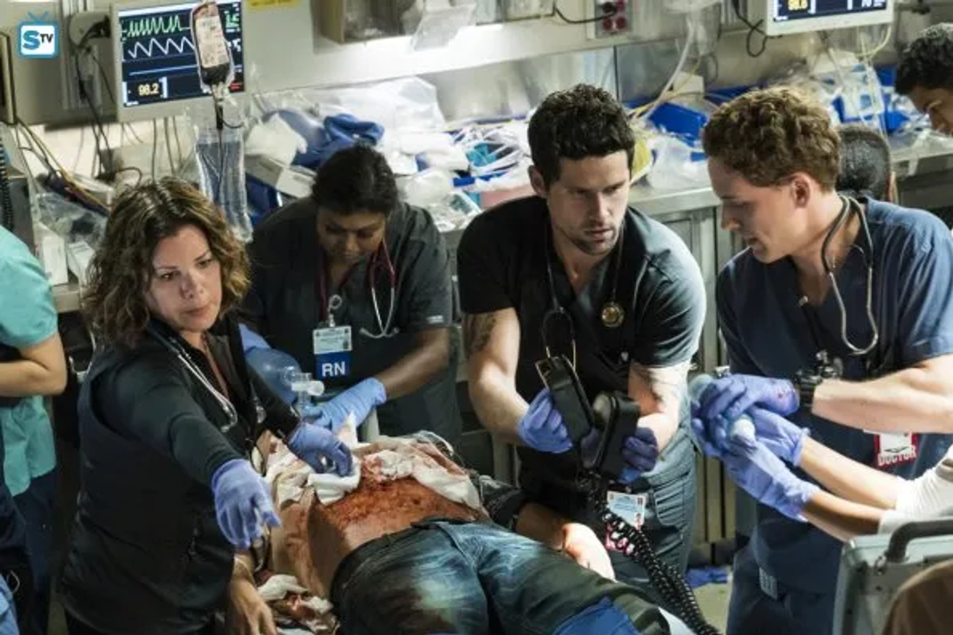 Marcia Gay Harden, Benjamin Hollingsworth, and Tyler Tomás Perez in Code Black (2015)