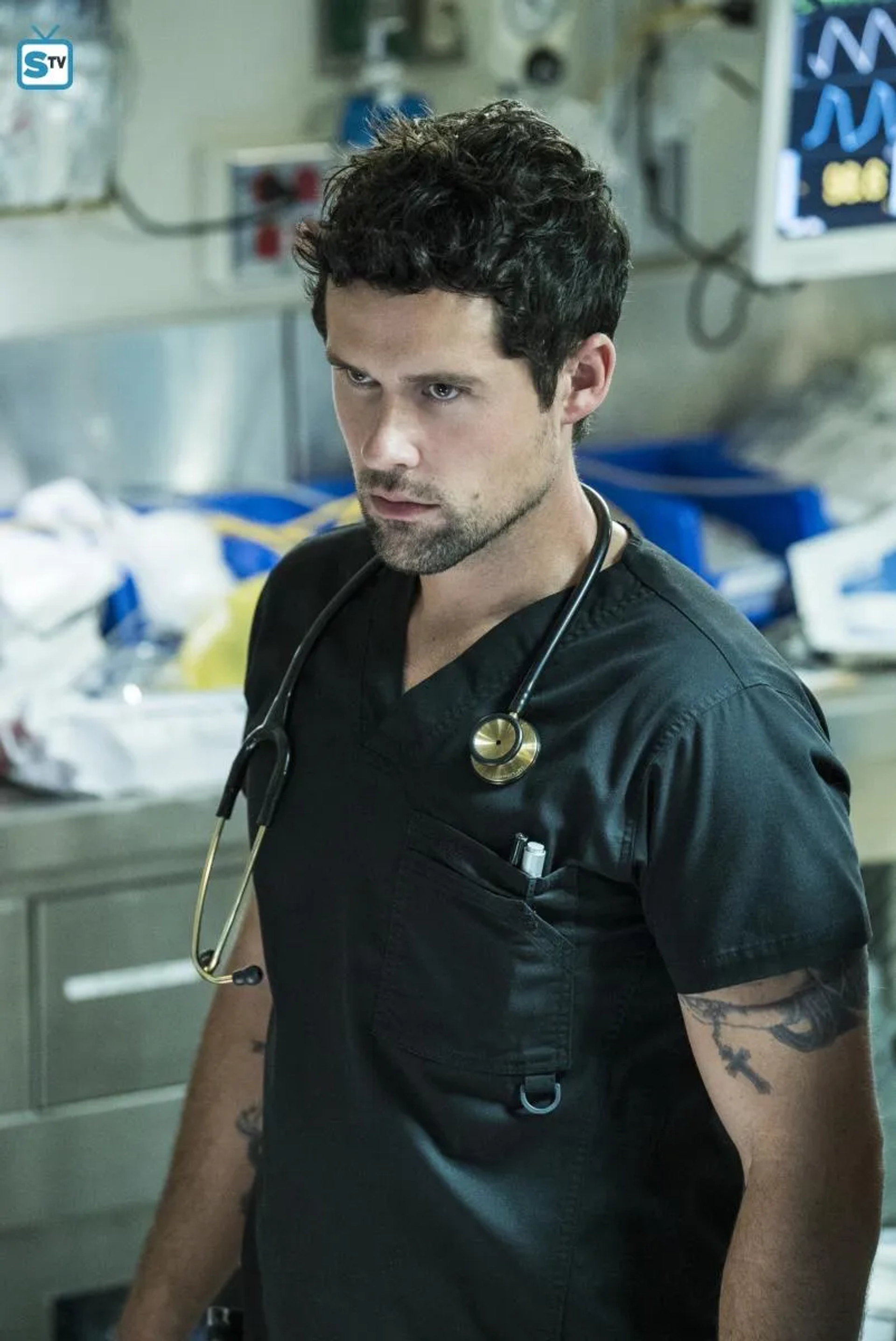 Benjamin Hollingsworth in Code Black (2015)