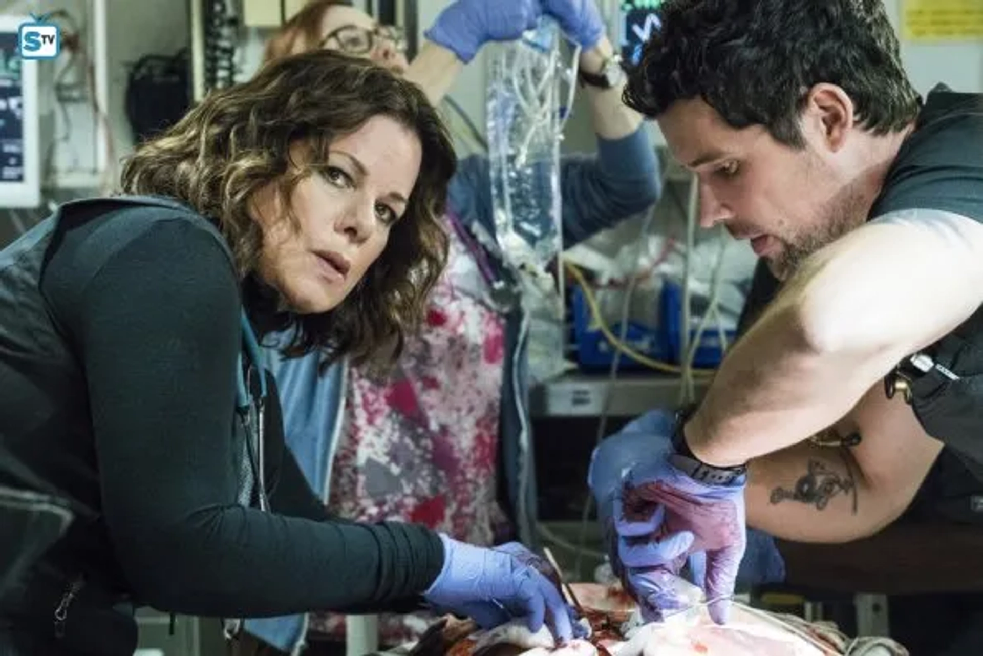 Marcia Gay Harden and Benjamin Hollingsworth in Code Black (2015)