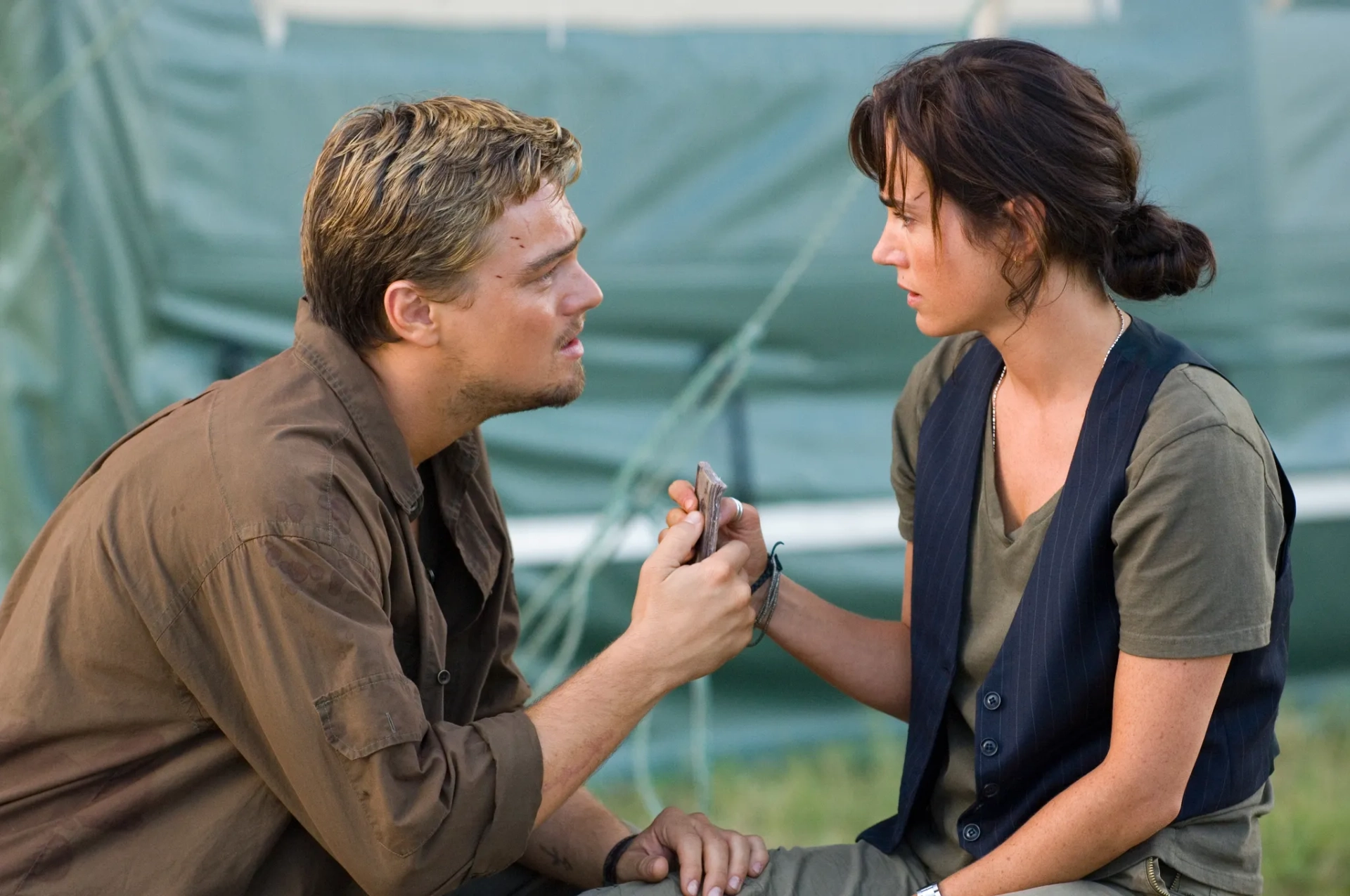 Jennifer Connelly and Leonardo DiCaprio in Blood Diamond (2006)