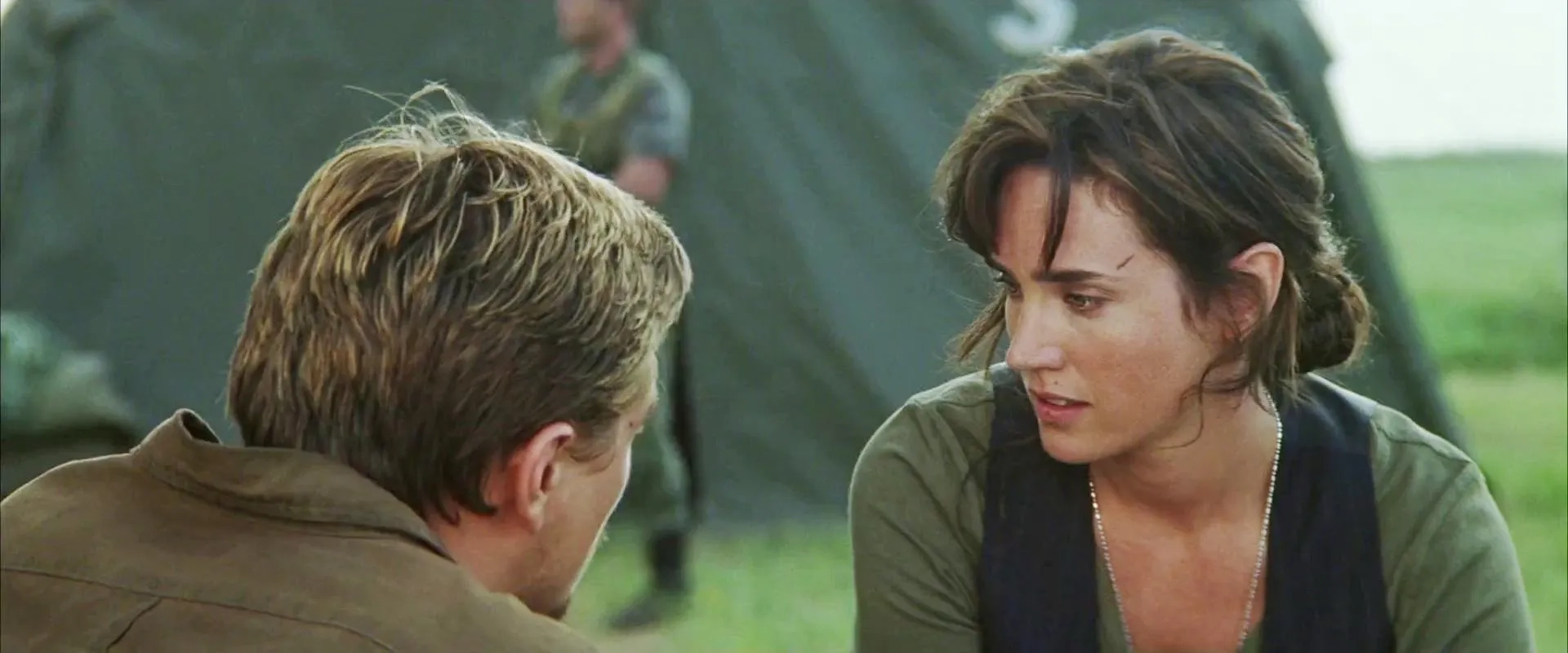 Jennifer Connelly and Leonardo DiCaprio in Blood Diamond (2006)