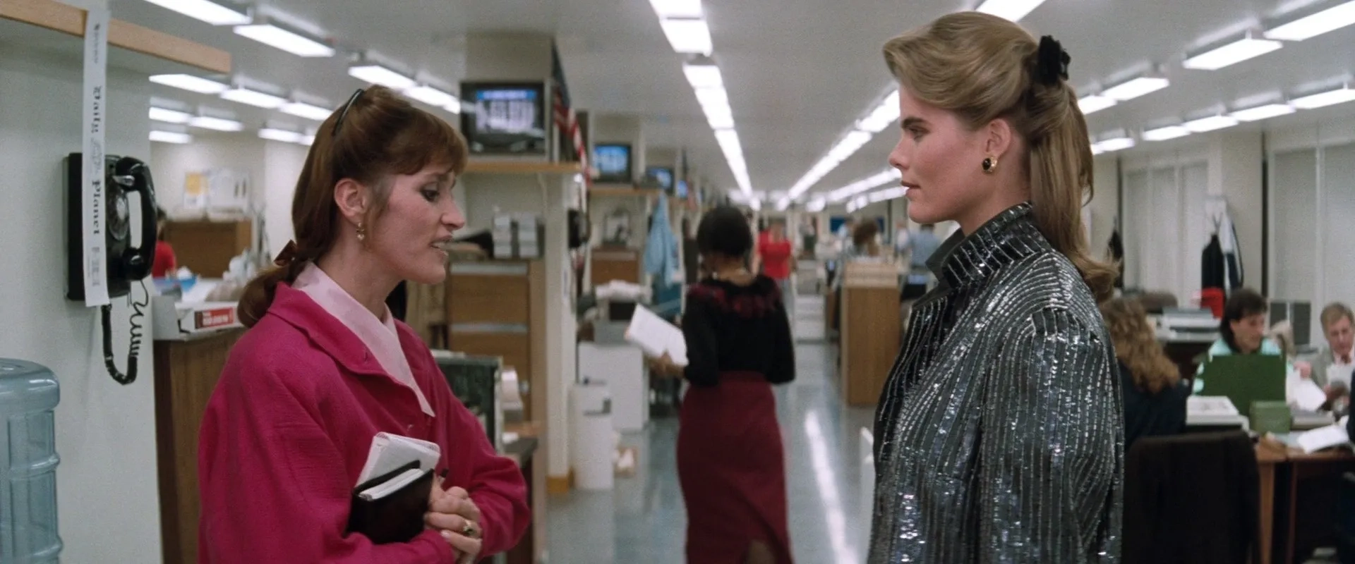 Mariel Hemingway and Margot Kidder in Superman IV: The Quest for Peace (1987)