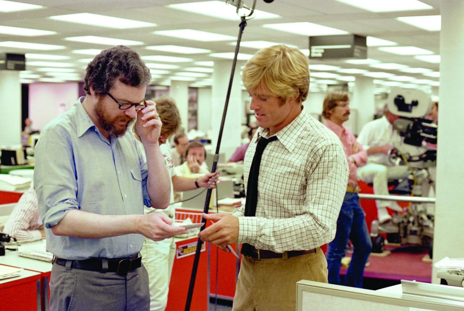 Robert Redford and Alan J. Pakula in All the President's Men (1976)