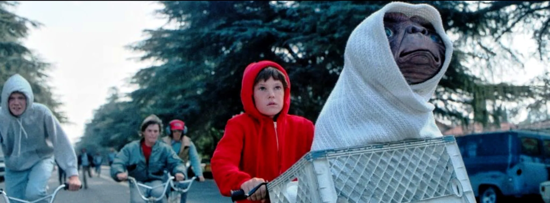 C. Thomas Howell, Henry Thomas, Robert MacNaughton, K.C. Martel, John M. Stephens, and Pat Welsh in E.T. the Extra-Terrestrial (1982)
