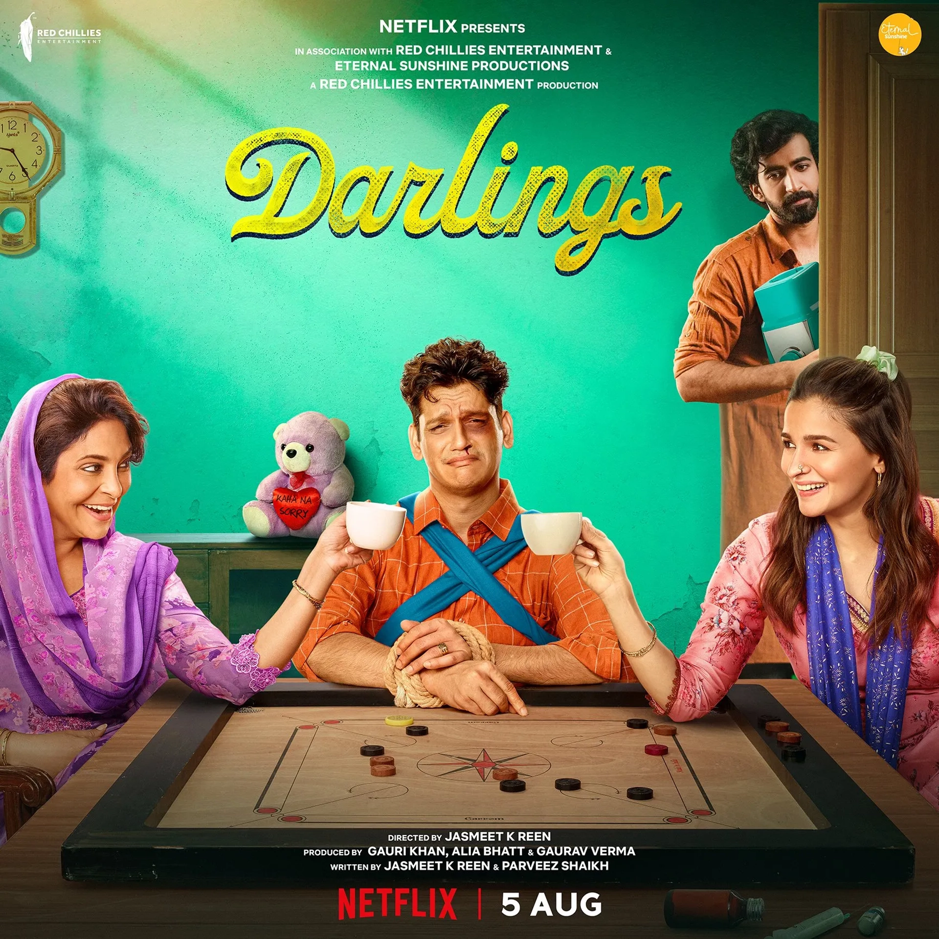 Shefali Shah, Alia Bhatt, Vijay Varma, and Roshan Mathew in Darlings (2022)