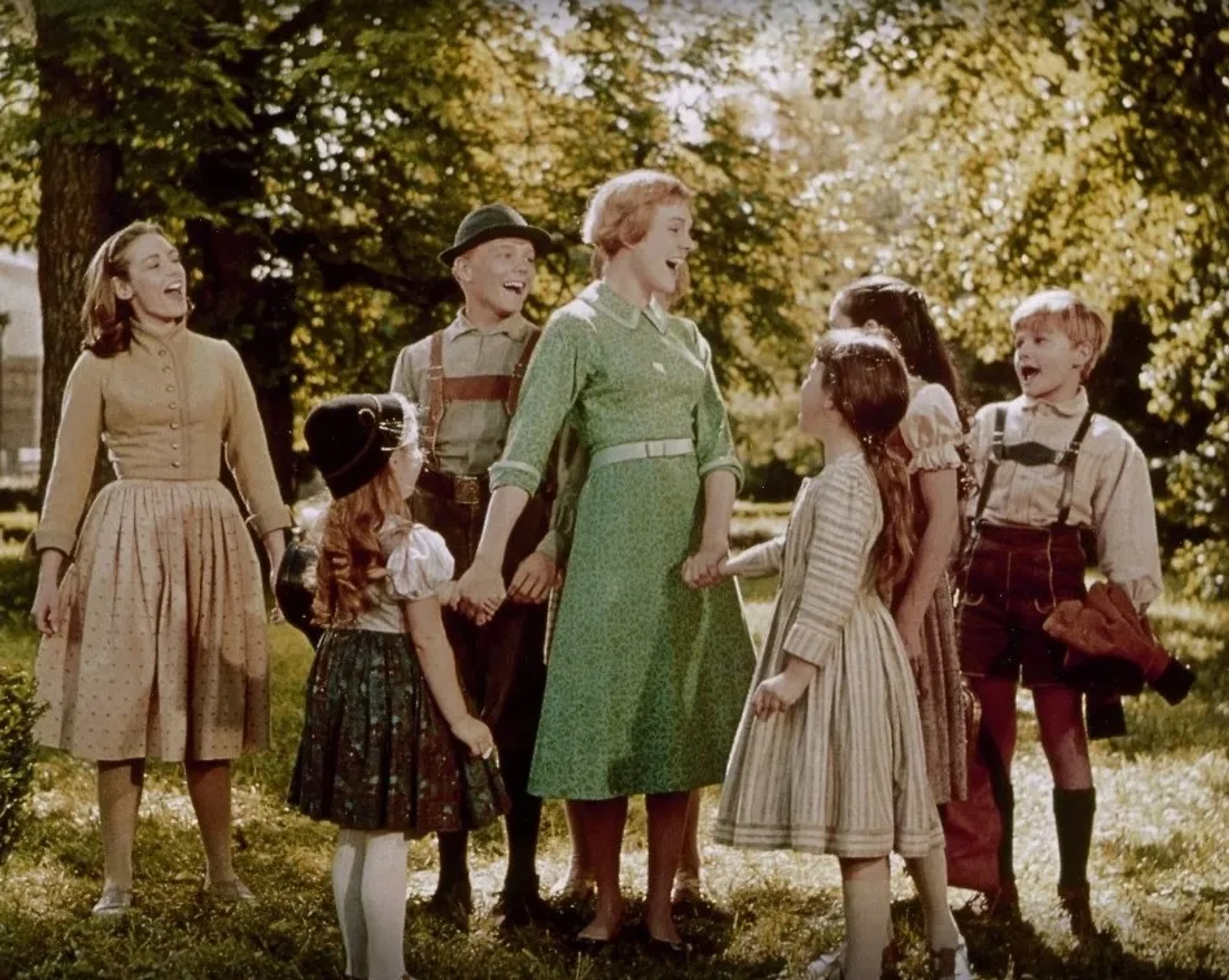 Julie Andrews, Charmian Carr, Angela Cartwright, Duane Chase, Nicholas Hammond, Kym Karath, Heather Menzies-Urich, and Debbie Turner in The Sound of Music (1965)