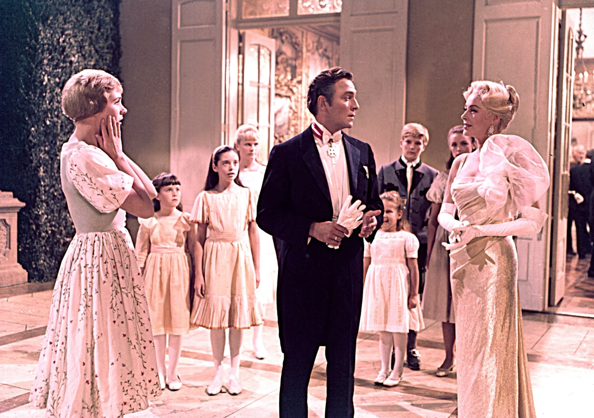 Julie Andrews, Christopher Plummer, Charmian Carr, Angela Cartwright, Nicholas Hammond, Kym Karath, Heather Menzies-Urich, Eleanor Parker, and Debbie Turner in The Sound of Music (1965)