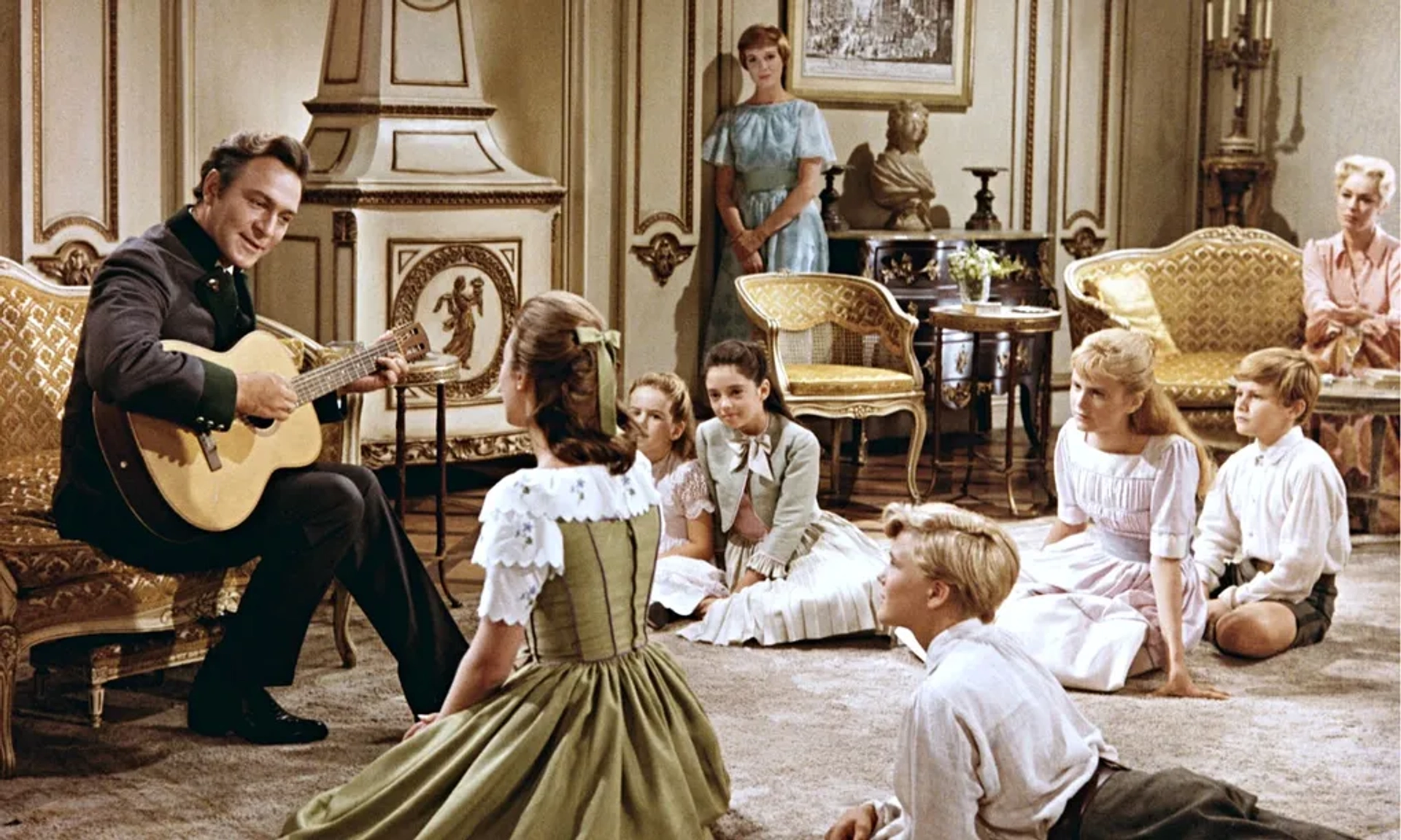 Julie Andrews, Christopher Plummer, Charmian Carr, Angela Cartwright, Duane Chase, Nicholas Hammond, Kym Karath, Heather Menzies-Urich, and Eleanor Parker in The Sound of Music (1965)