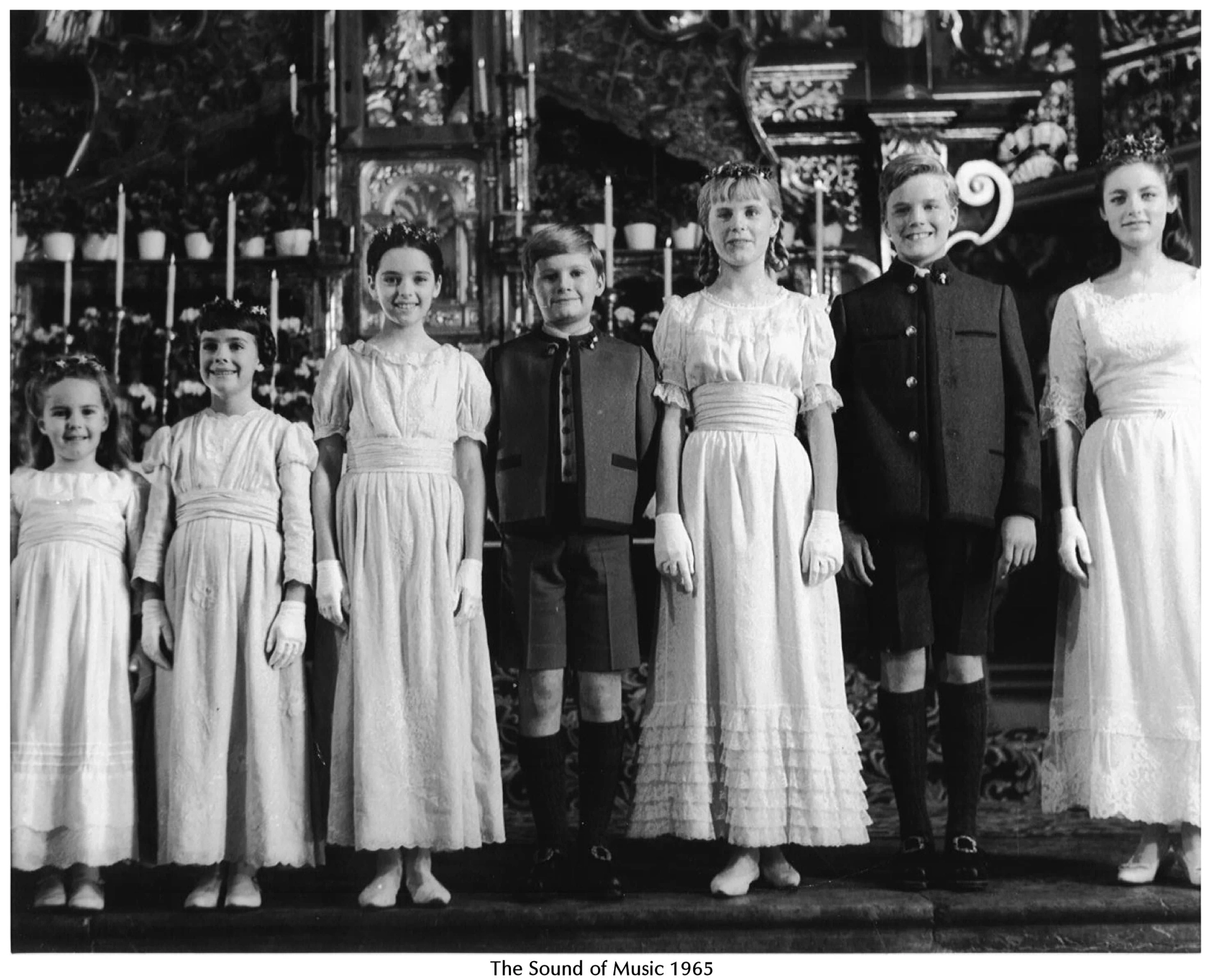 Charmian Carr, Angela Cartwright, Duane Chase, Nicholas Hammond, Kym Karath, Heather Menzies-Urich, and Debbie Turner in The Sound of Music (1965)