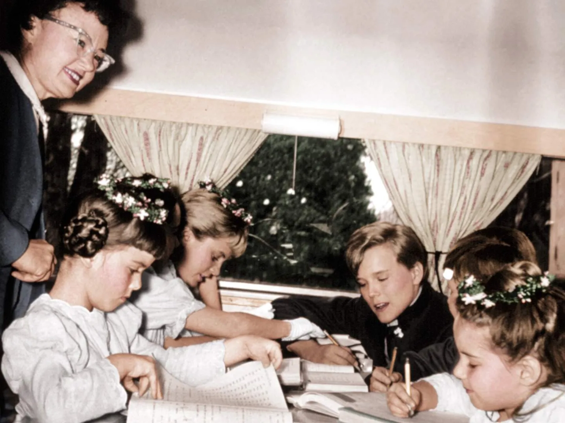 Nicholas Hammond, Kym Karath, Heather Menzies-Urich, and Debbie Turner in The Sound of Music (1965)