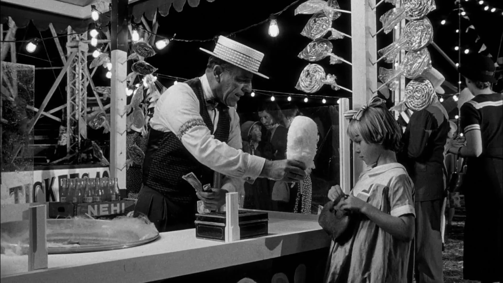 Tatum O'Neal and Desmond Dhooge in Paper Moon (1973)