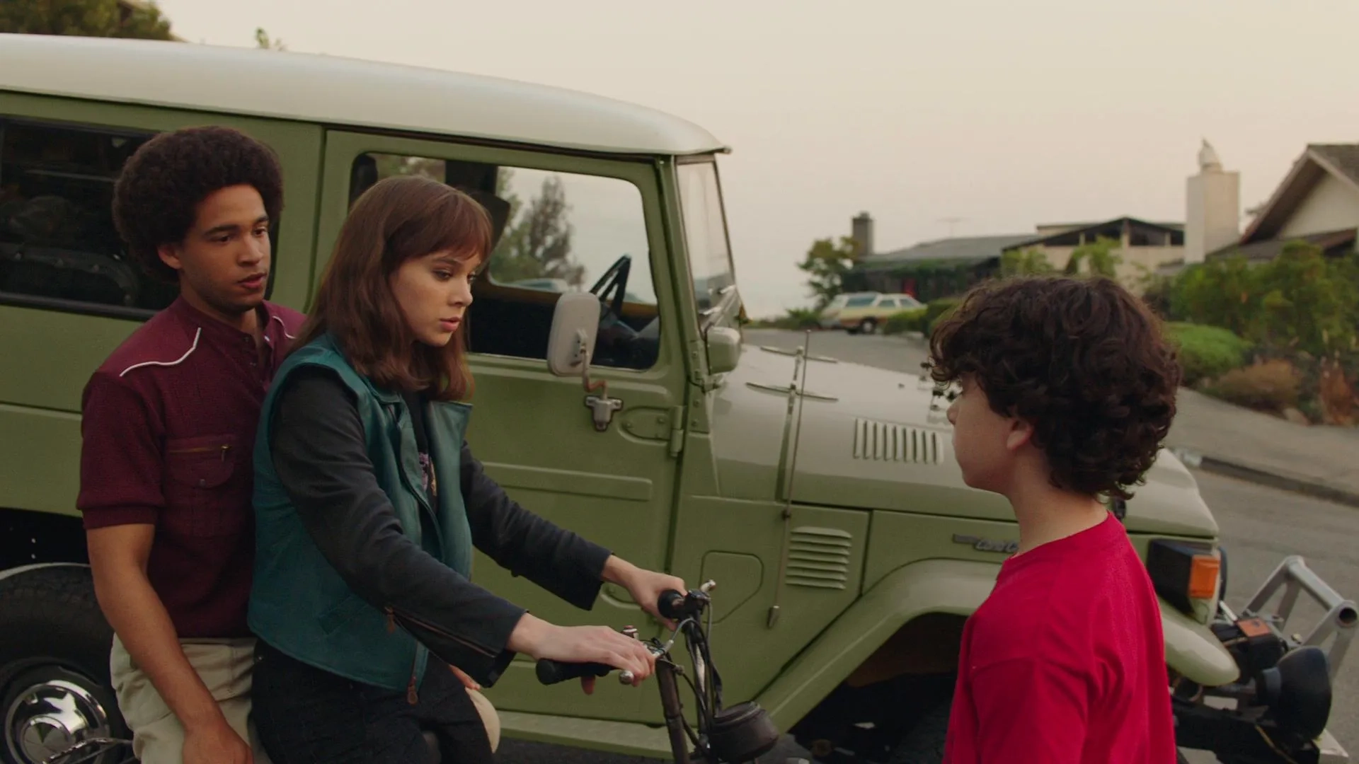 Hailee Steinfeld, Jason Drucker, and Jorge Lendeborg Jr. in Bumblebee (2018)