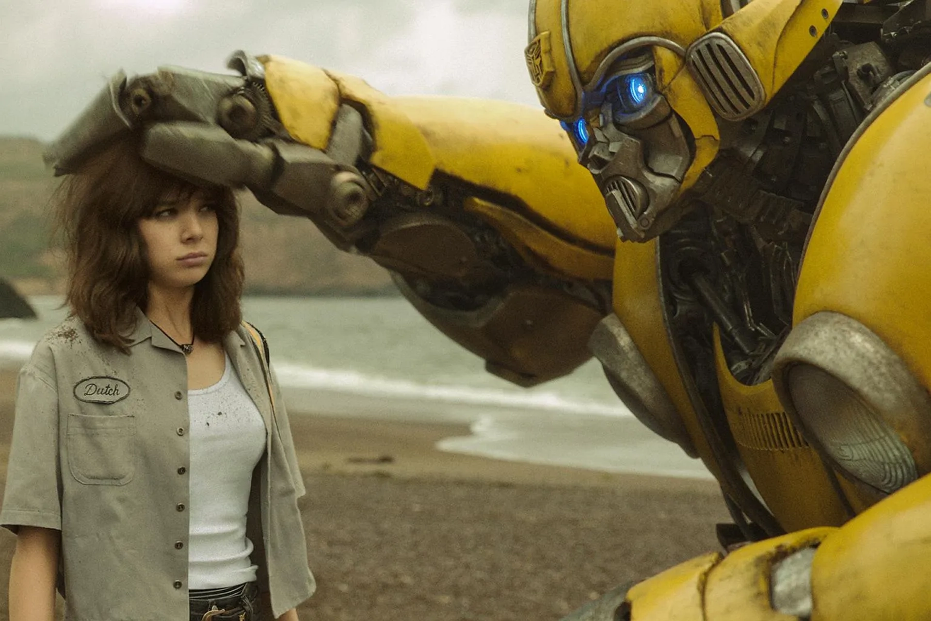 Hailee Steinfeld and Dylan O'Brien in Bumblebee (2018)