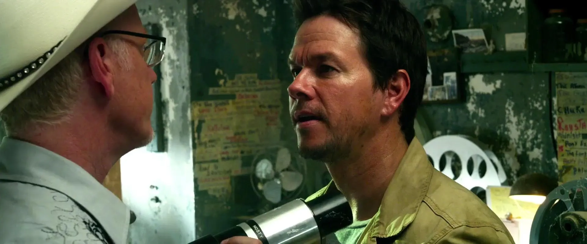 Mark Wahlberg and Patrick Bristow in Transformers: Age of Extinction (2014)