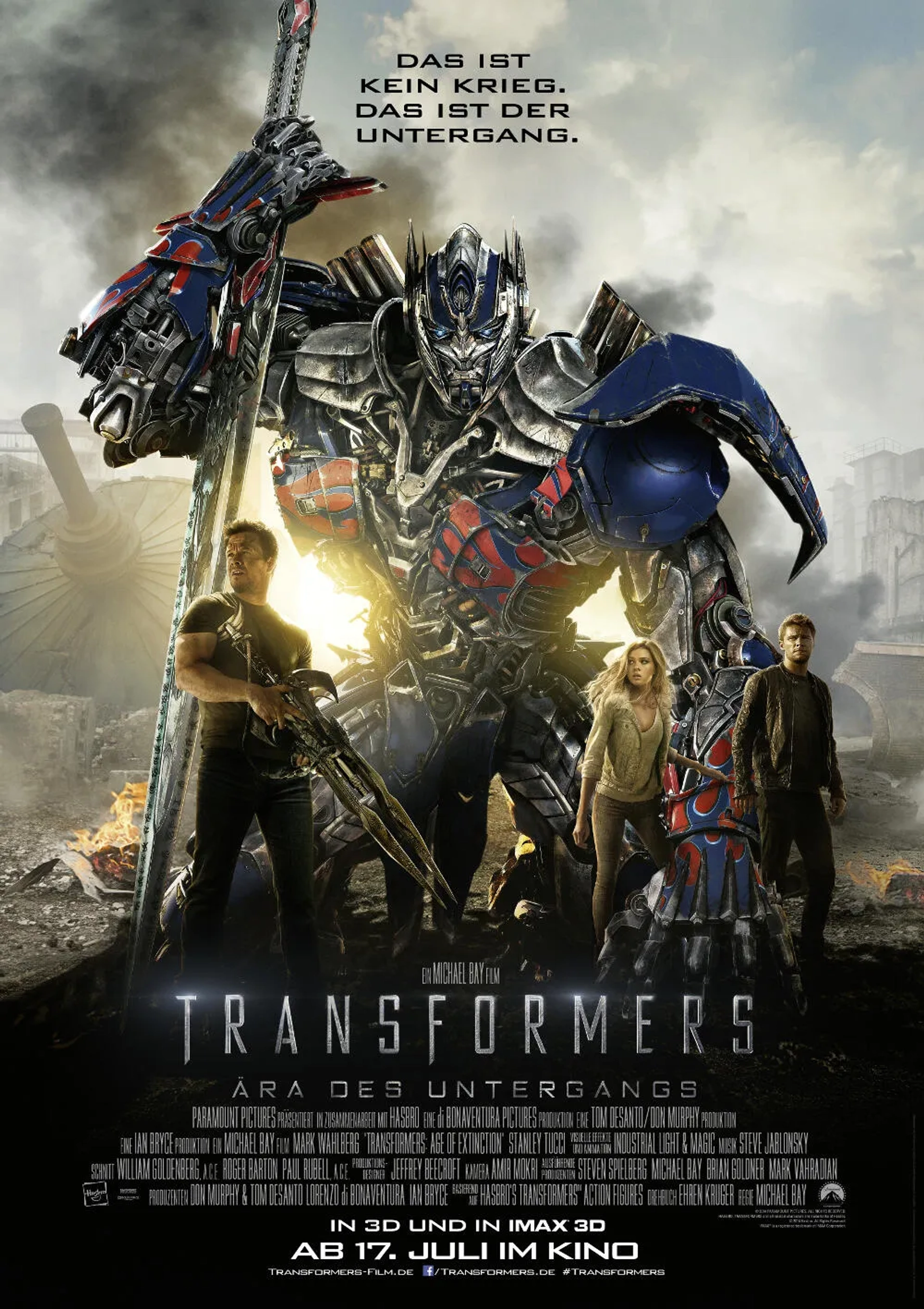 Mark Wahlberg, Peter Cullen, Nicola Peltz Beckham, and Jack Reynor in Transformers: Age of Extinction (2014)