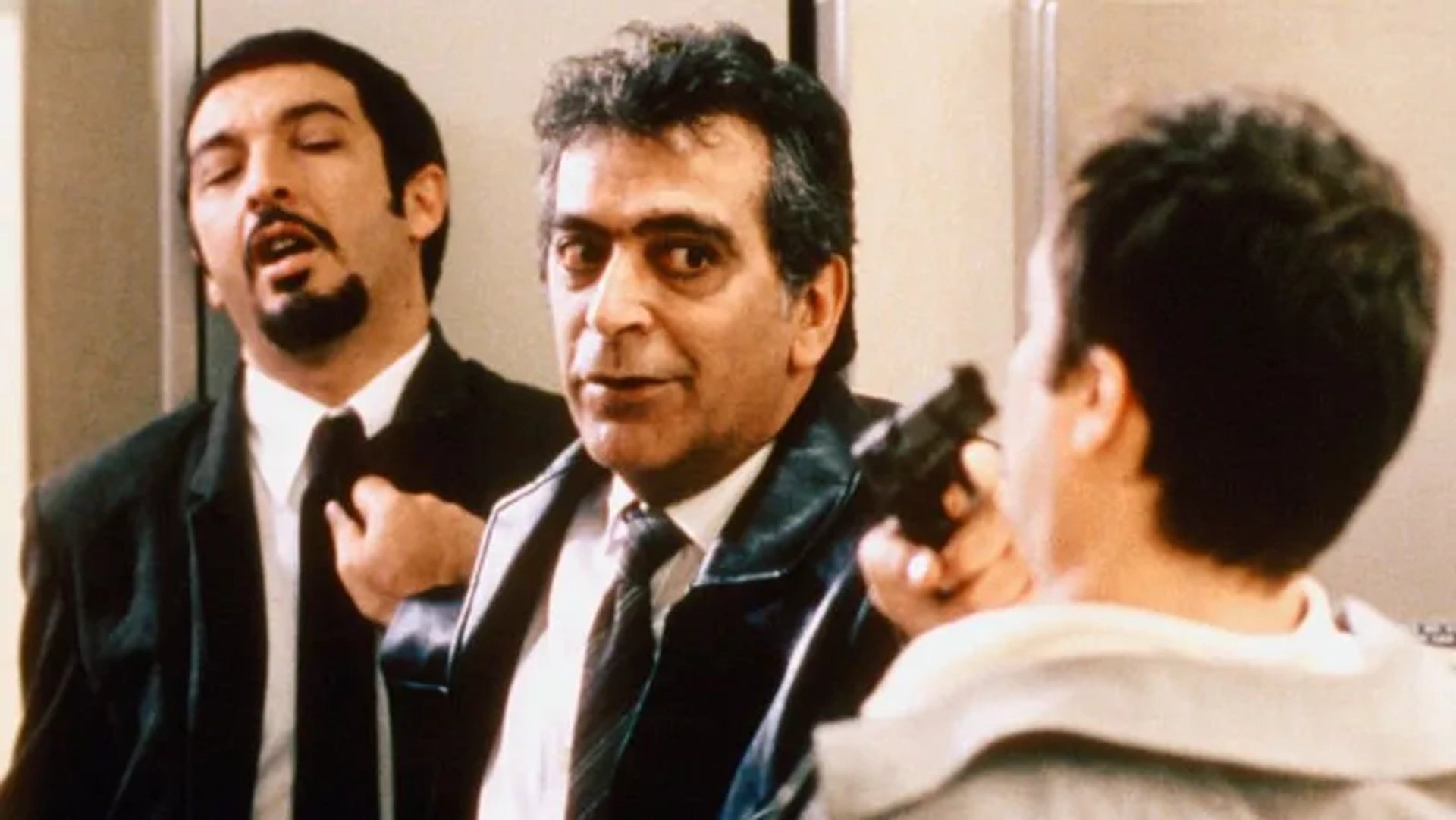 Ricardo Darín, Antonio Ugo, and Gastón Pauls in Nine Queens (2000)