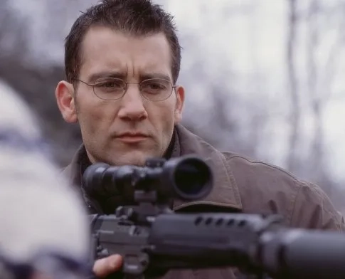 Clive Owen in The Bourne Identity (2002)