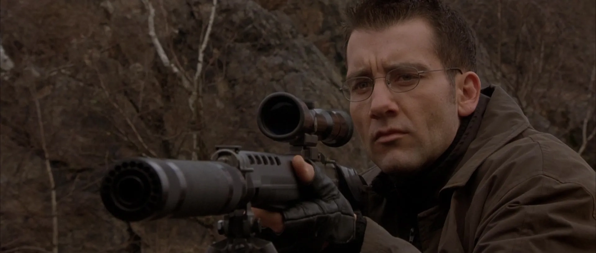 Clive Owen in The Bourne Identity (2002)