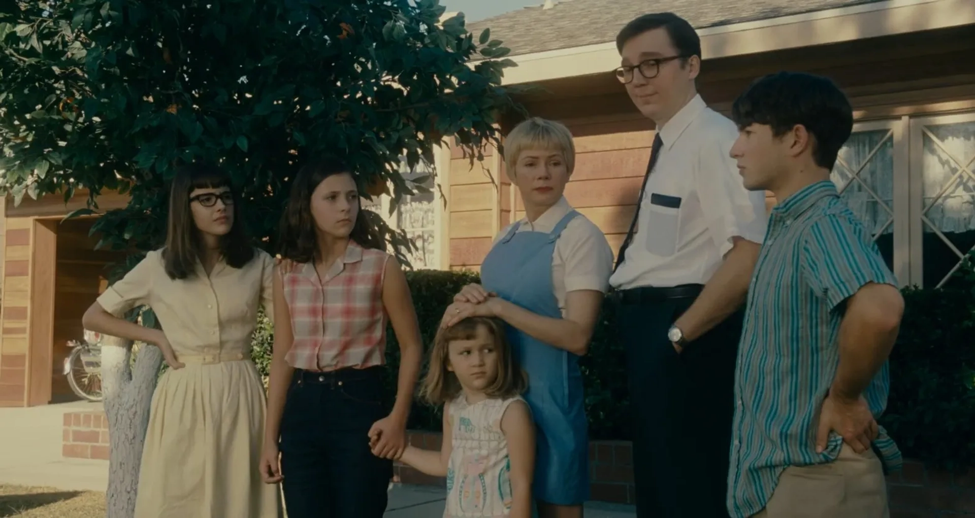 Paul Dano, Michelle Williams, Keeley Karsten, Sophia Kopera, Gabriel LaBelle, and Julia Butters in The Fabelmans (2022)