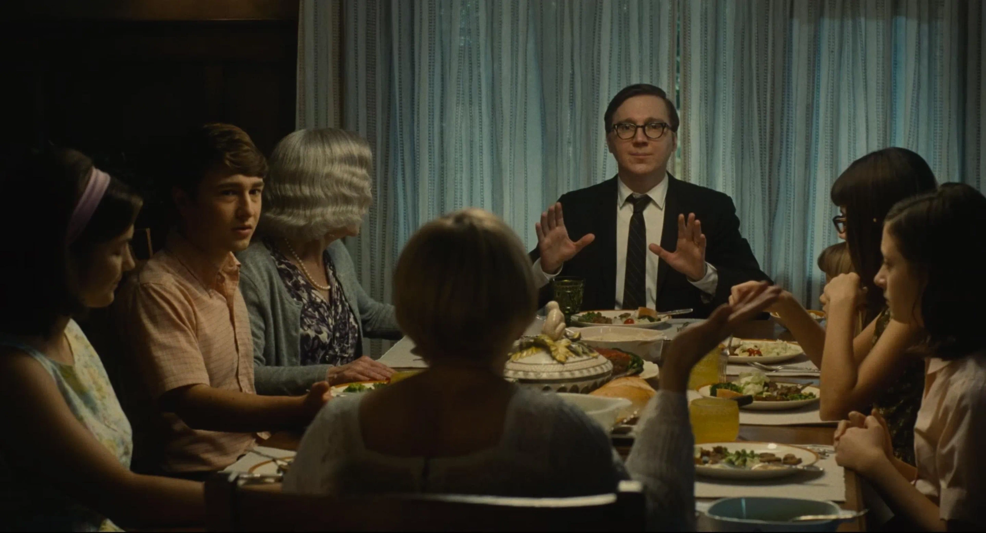 Jeannie Berlin, Paul Dano, Michelle Williams, Keeley Karsten, Sophia Kopera, Gabriel LaBelle, Chloe East, and Julia Butters in The Fabelmans (2022)