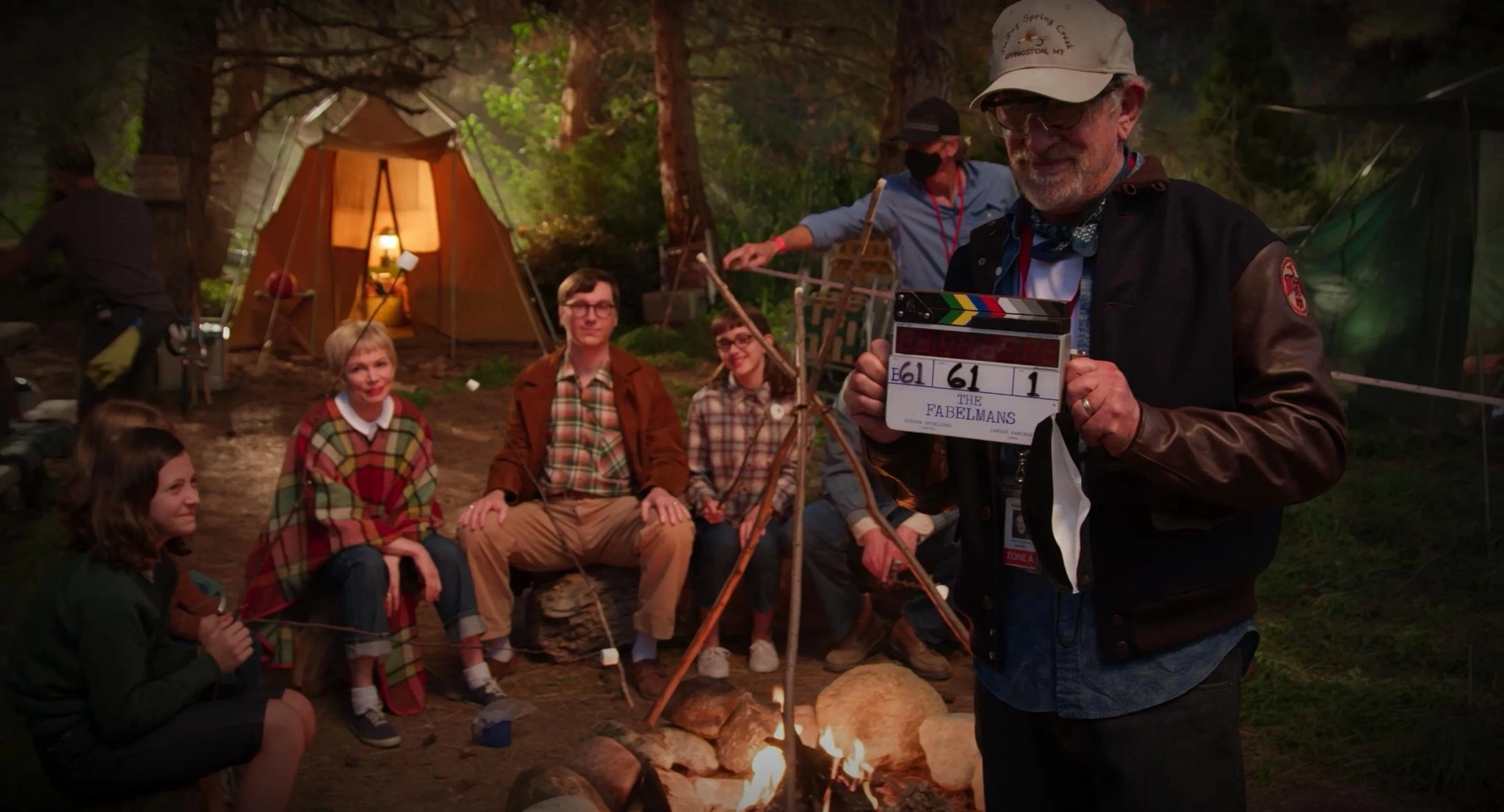 Steven Spielberg, Janusz Kaminski, Paul Dano, Michelle Williams, Keeley Karsten, Sophia Kopera, and Julia Butters in The Fabelmans (2022)