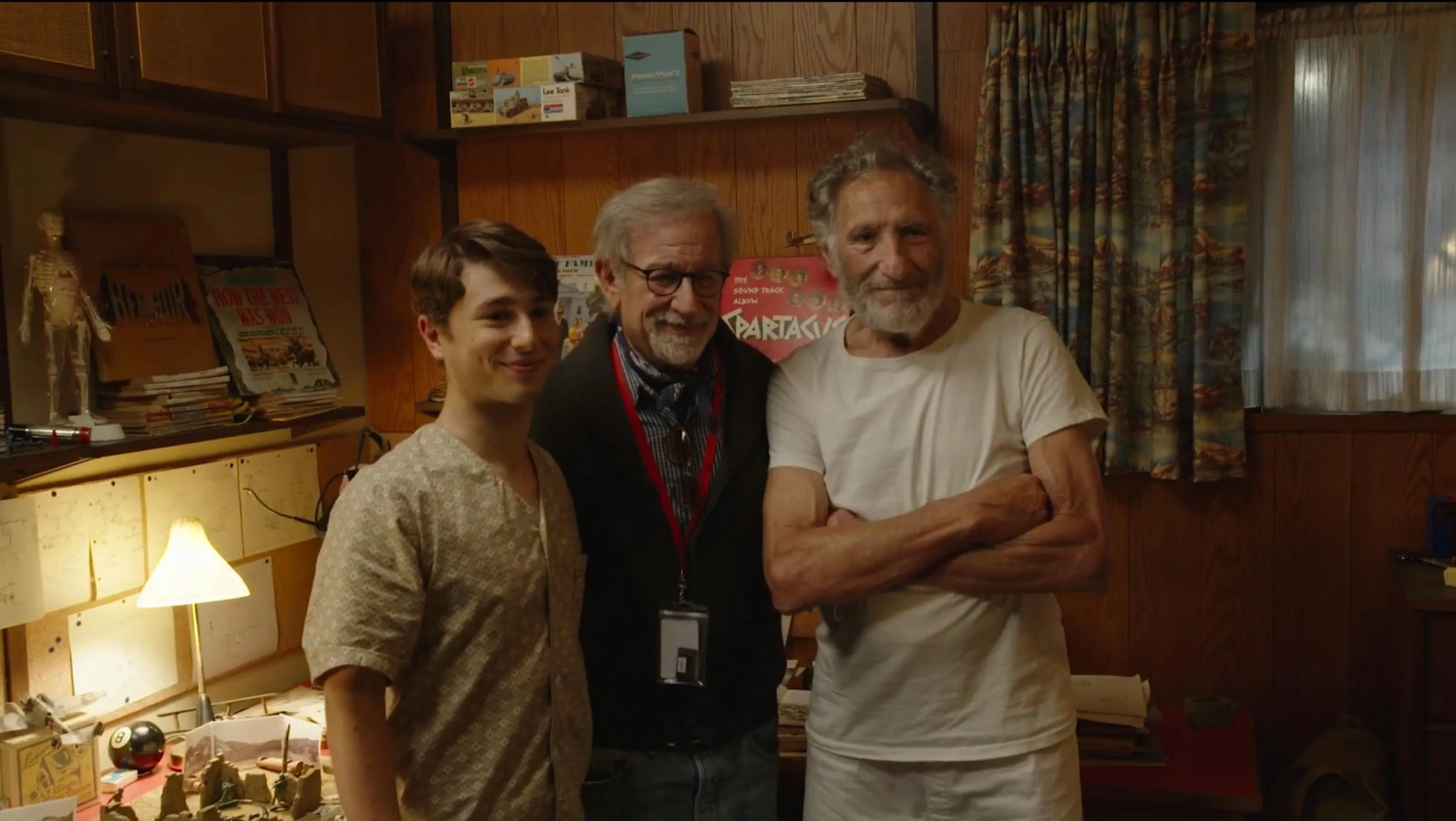 Steven Spielberg, Judd Hirsch, and Gabriel LaBelle in The Fabelmans (2022)