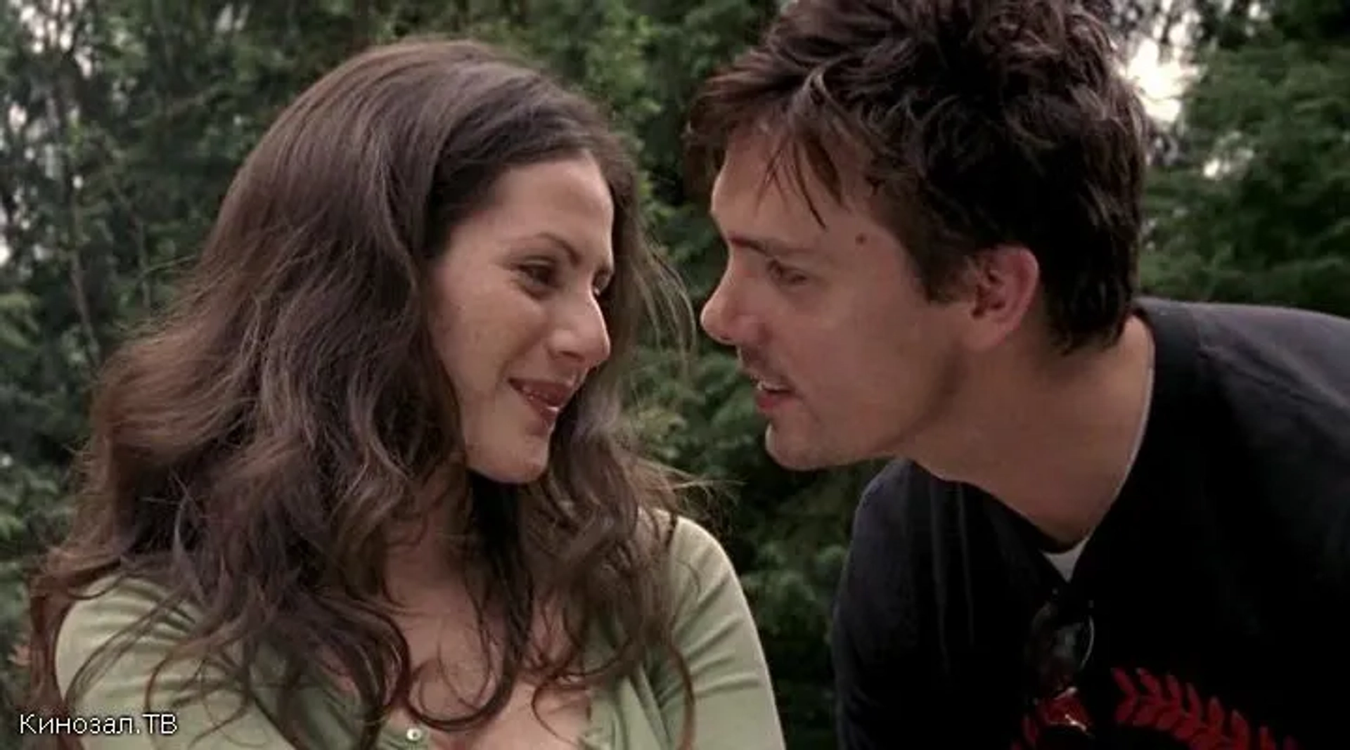 Aleksa Palladino and Matthew Currie Holmes in Wrong Turn 2: Dead End (2007)