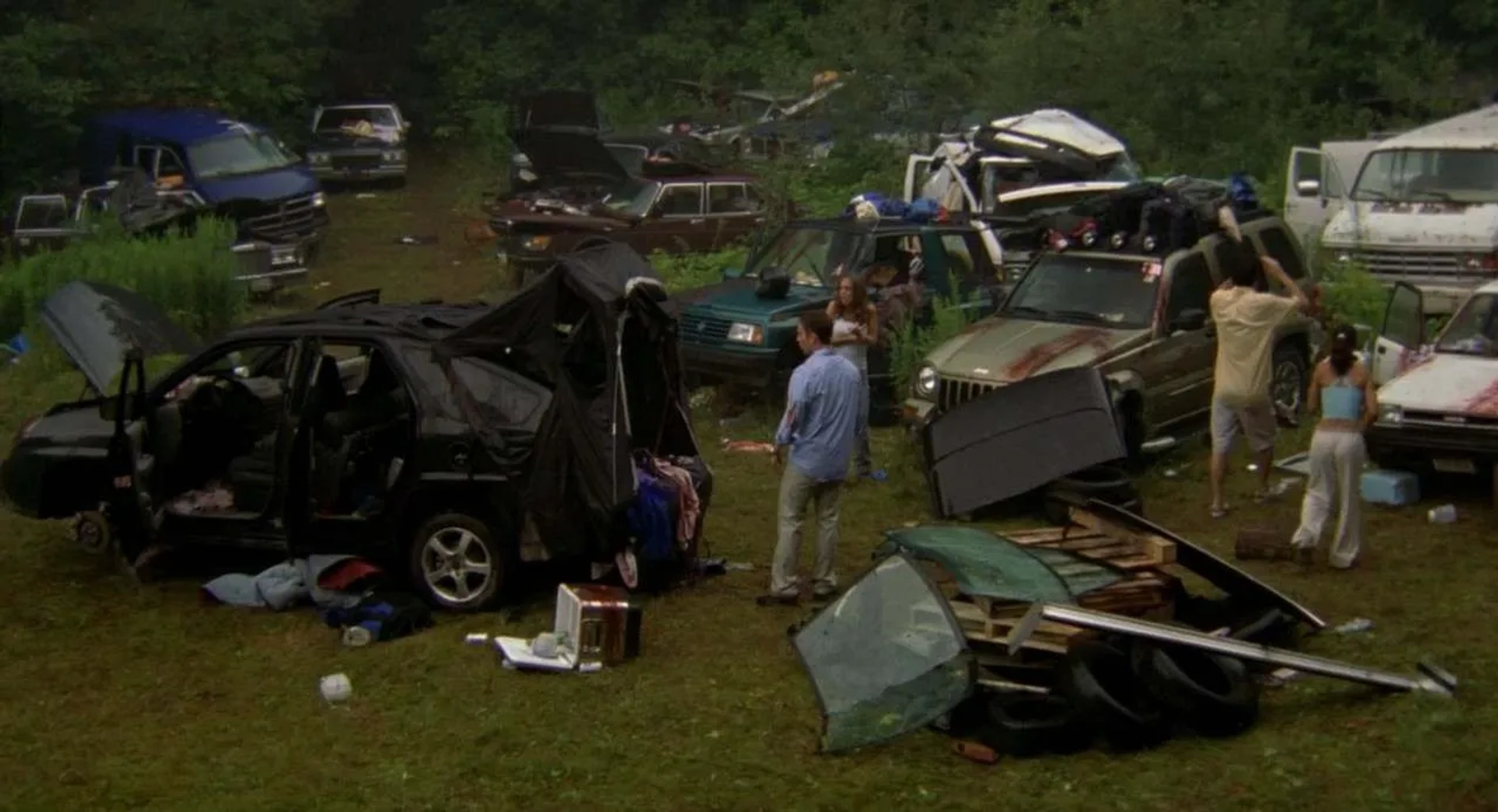 Emmanuelle Chriqui, Desmond Harrington, Jeremy Sisto, and Eliza Dushku in Wrong Turn (2003)