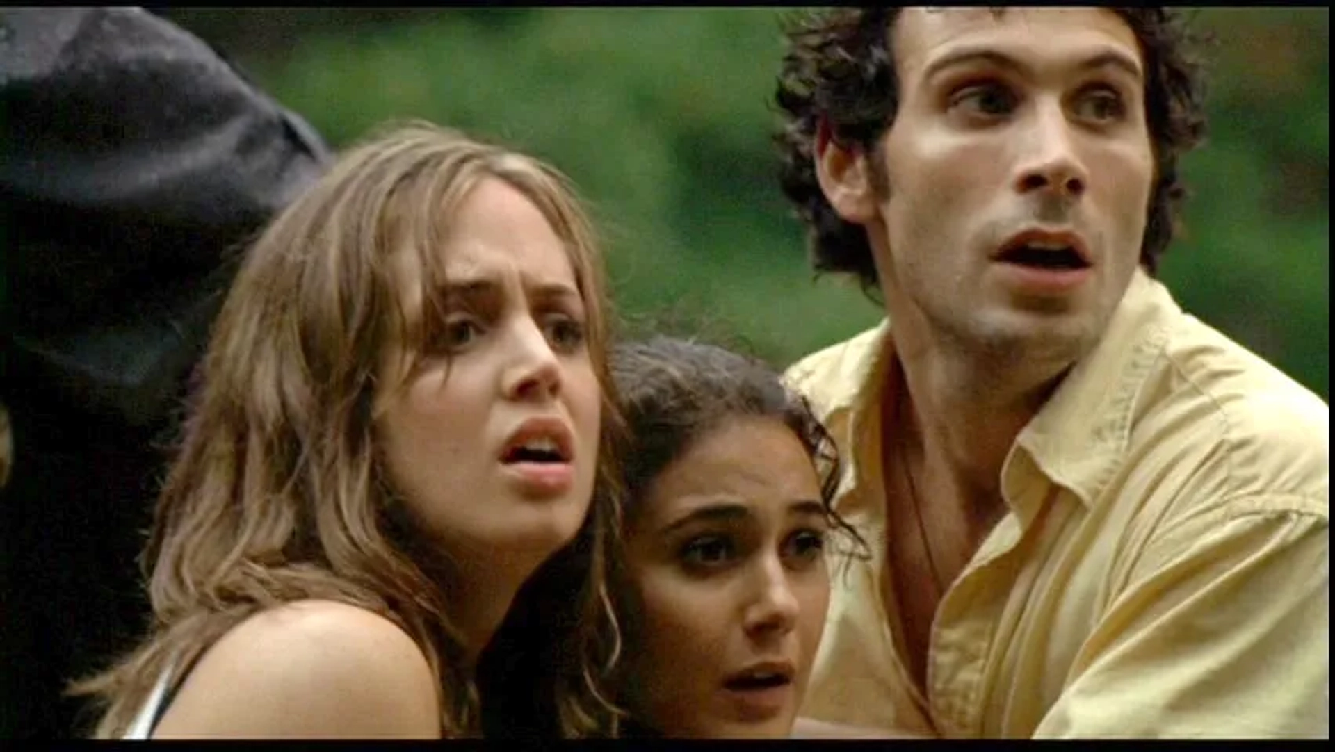 Emmanuelle Chriqui, Jeremy Sisto, and Eliza Dushku in Wrong Turn (2003)