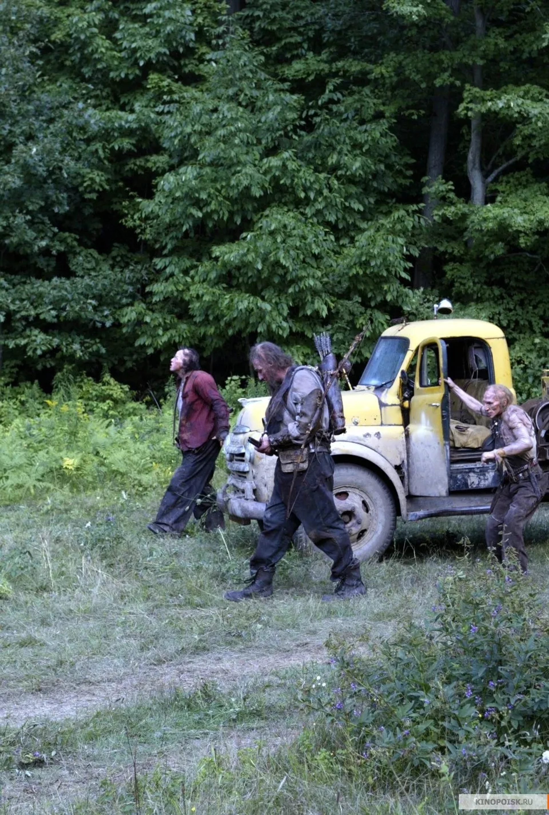 Ted Clark, Julian Richings, and Garry Robbins in Wrong Turn (2003)