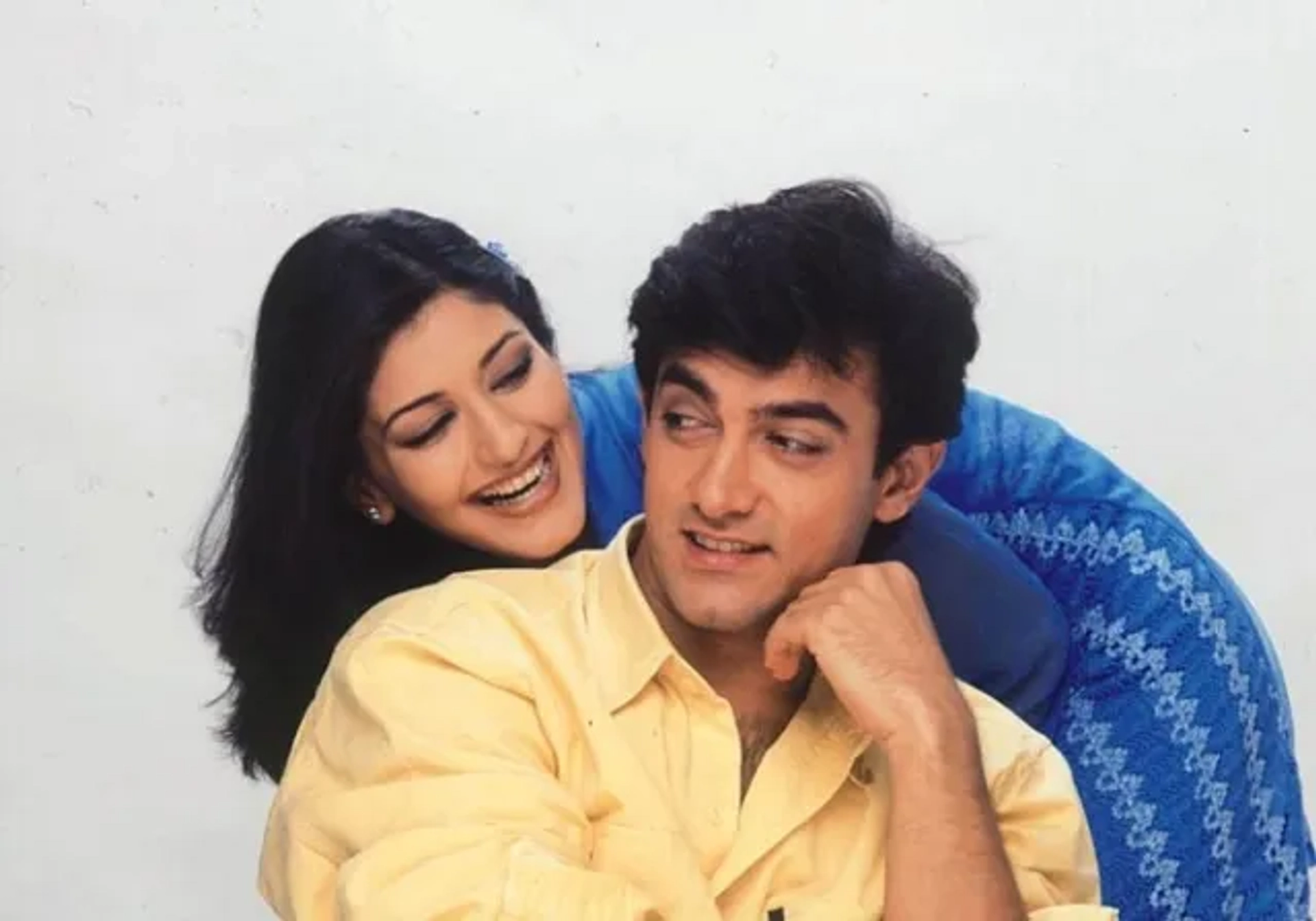 Sonali Bendre and Aamir Khan in Sarfarosh (1999)