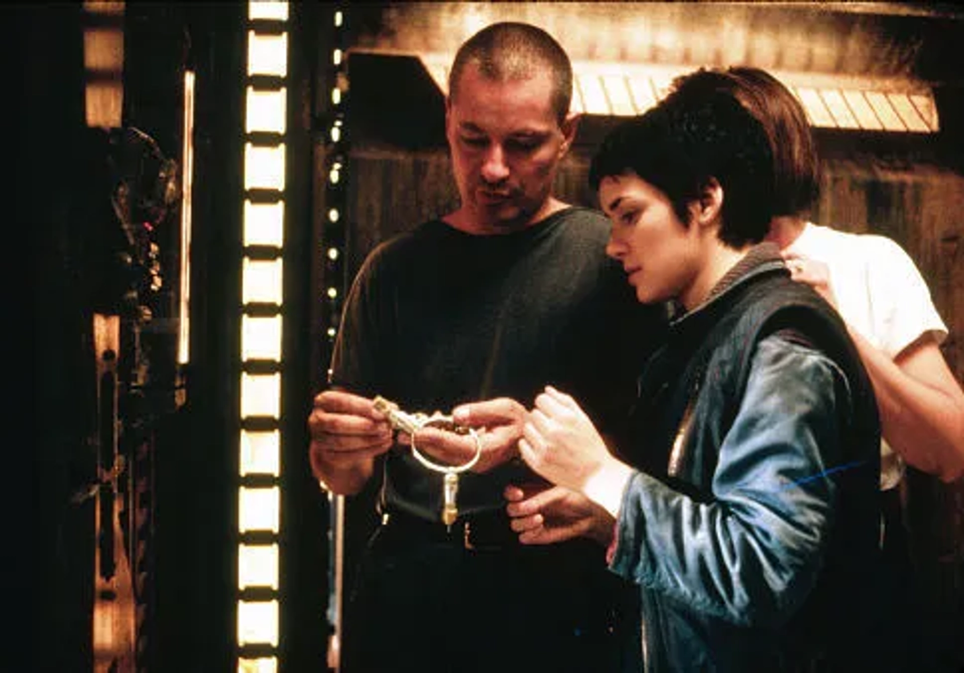 Winona Ryder and Jean-Pierre Jeunet in Alien: Resurrection (1997)