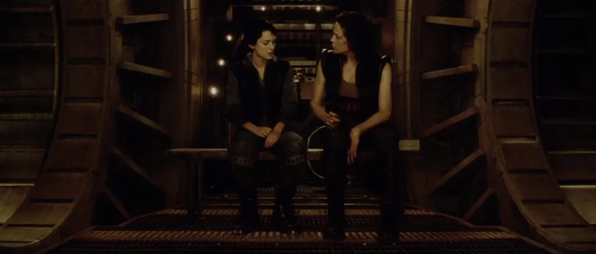 Winona Ryder and Sigourney Weaver in Alien: Resurrection (1997)