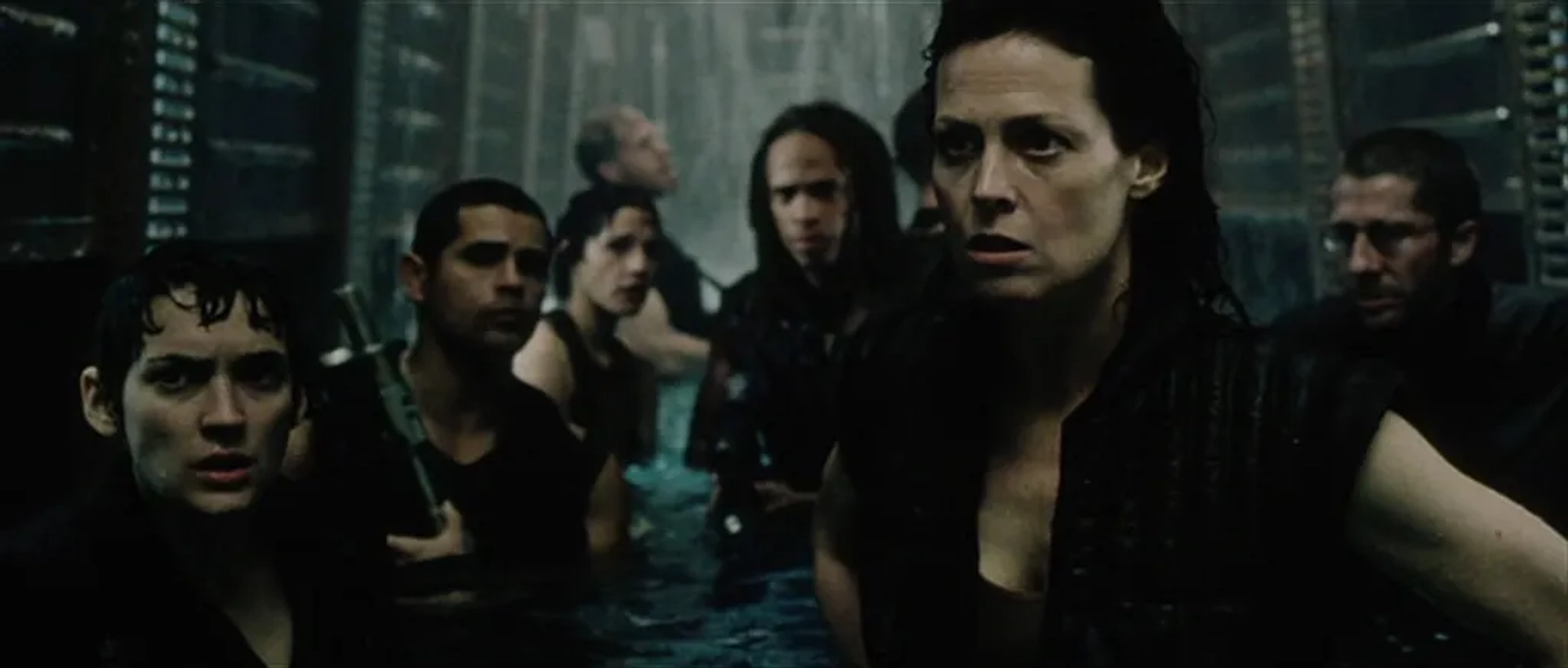 Winona Ryder, Sigourney Weaver, Raymond Cruz, and Leland Orser in Alien: Resurrection (1997)