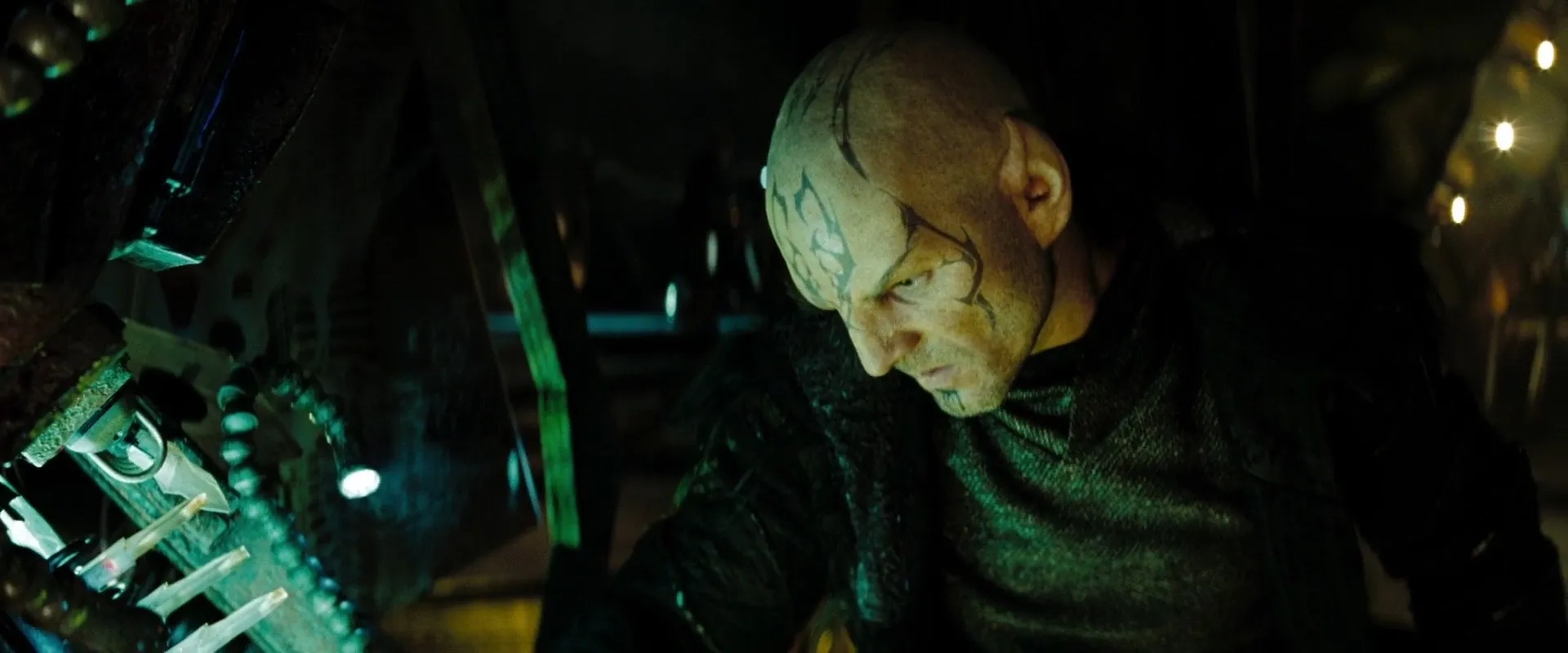 Eric Bana in Star Trek (2009)