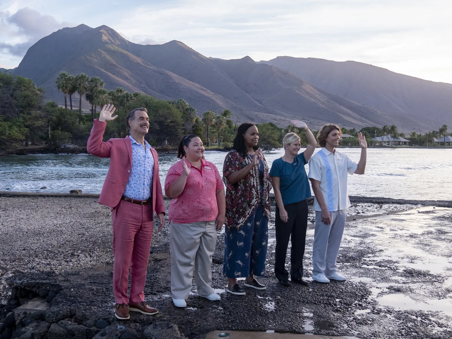 Murray Bartlett, Jolene Purdy, Christie Volkmer, Lukas Gage, and Natasha Rothwell in The White Lotus (2021)