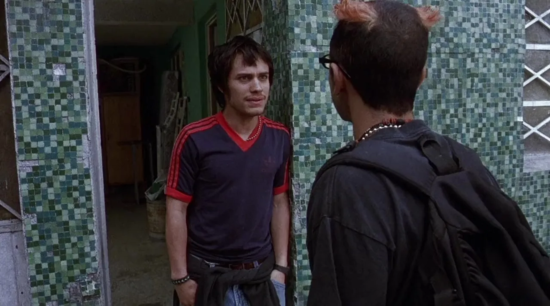 Humberto Busto and Gael García Bernal in Amores Perros (2000)