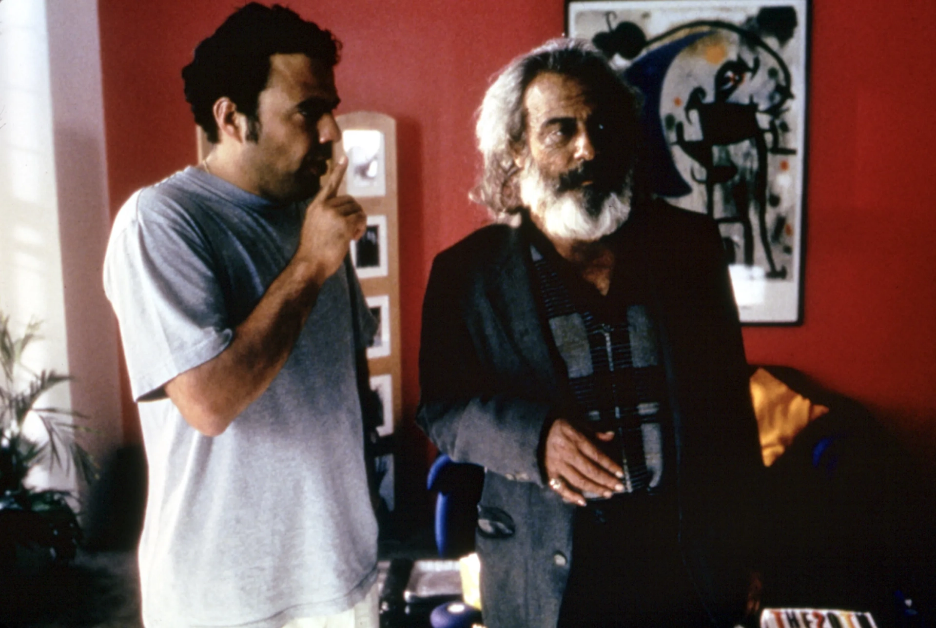 Emilio Echevarría and Alejandro G. Iñárritu in Amores Perros (2000)