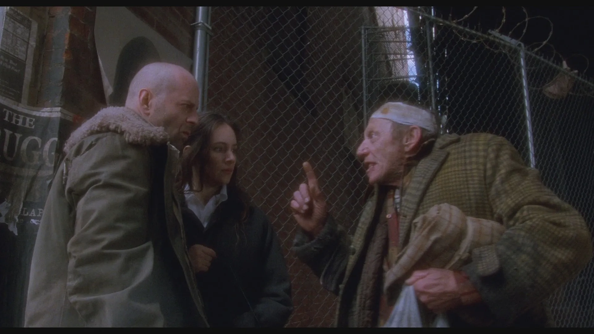Bruce Willis and Madeleine Stowe in 12 Monkeys (1995)