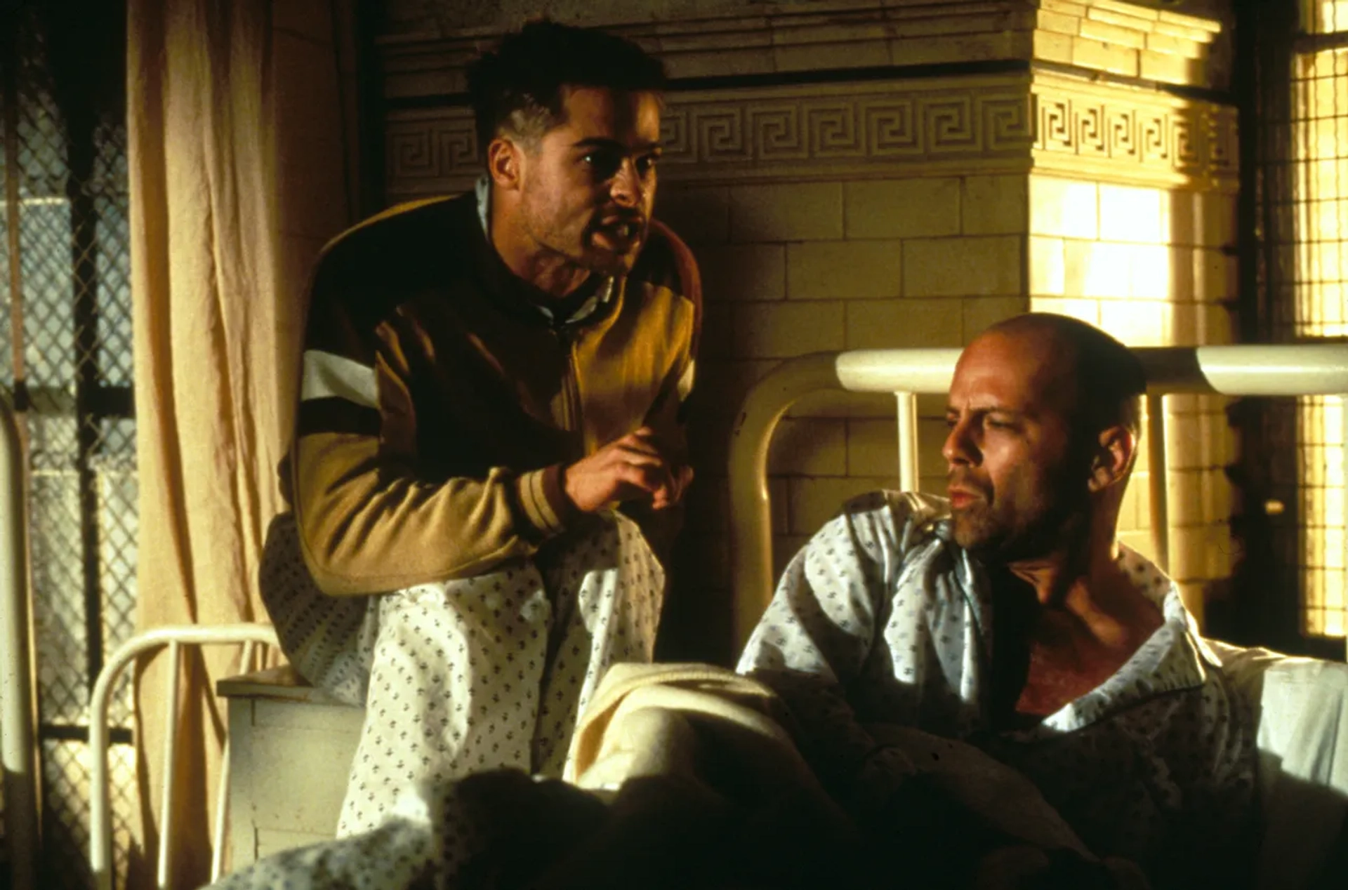 Brad Pitt and Bruce Willis in 12 Monkeys (1995)