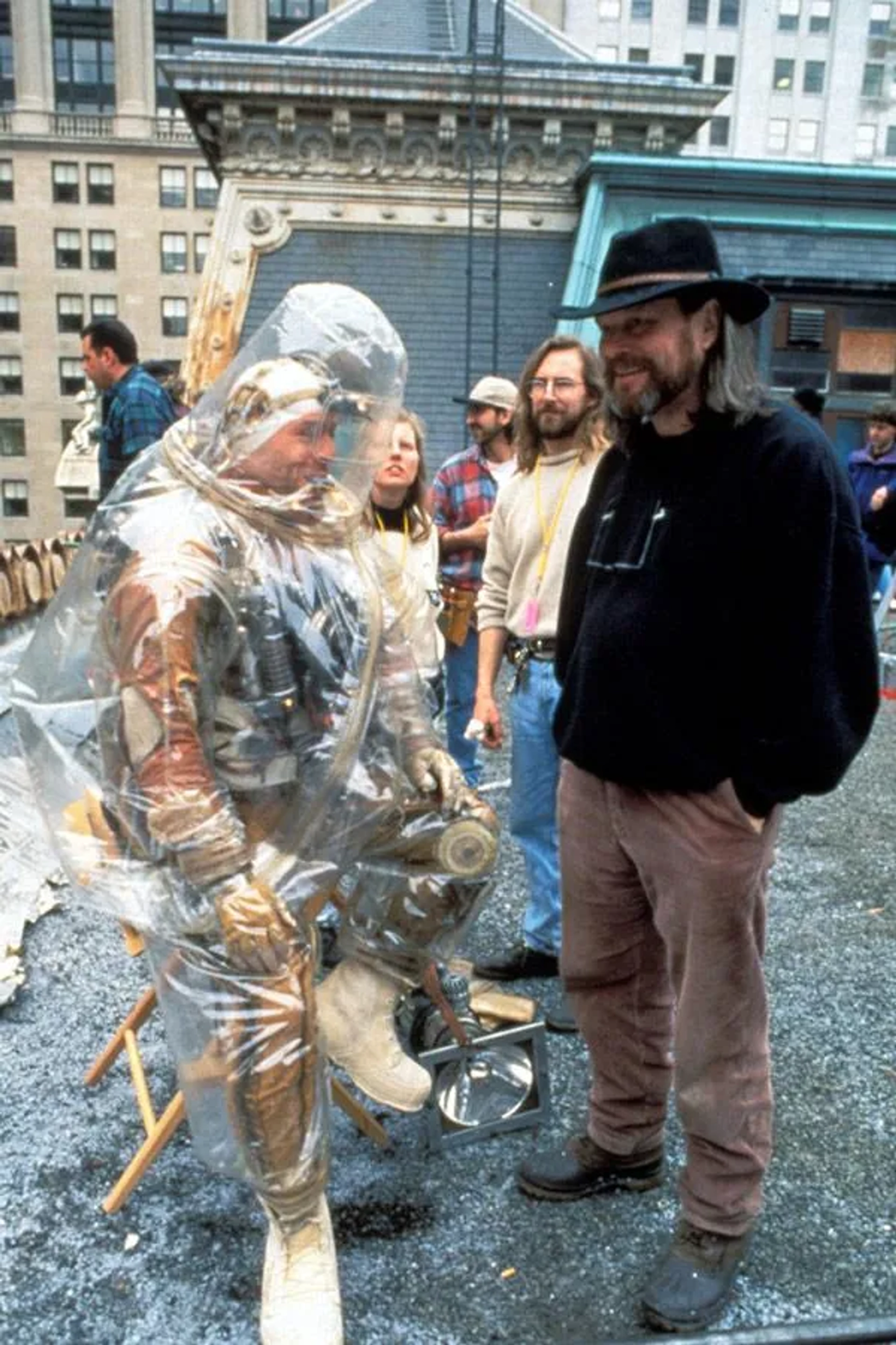Bruce Willis and Terry Gilliam in 12 Monkeys (1995)