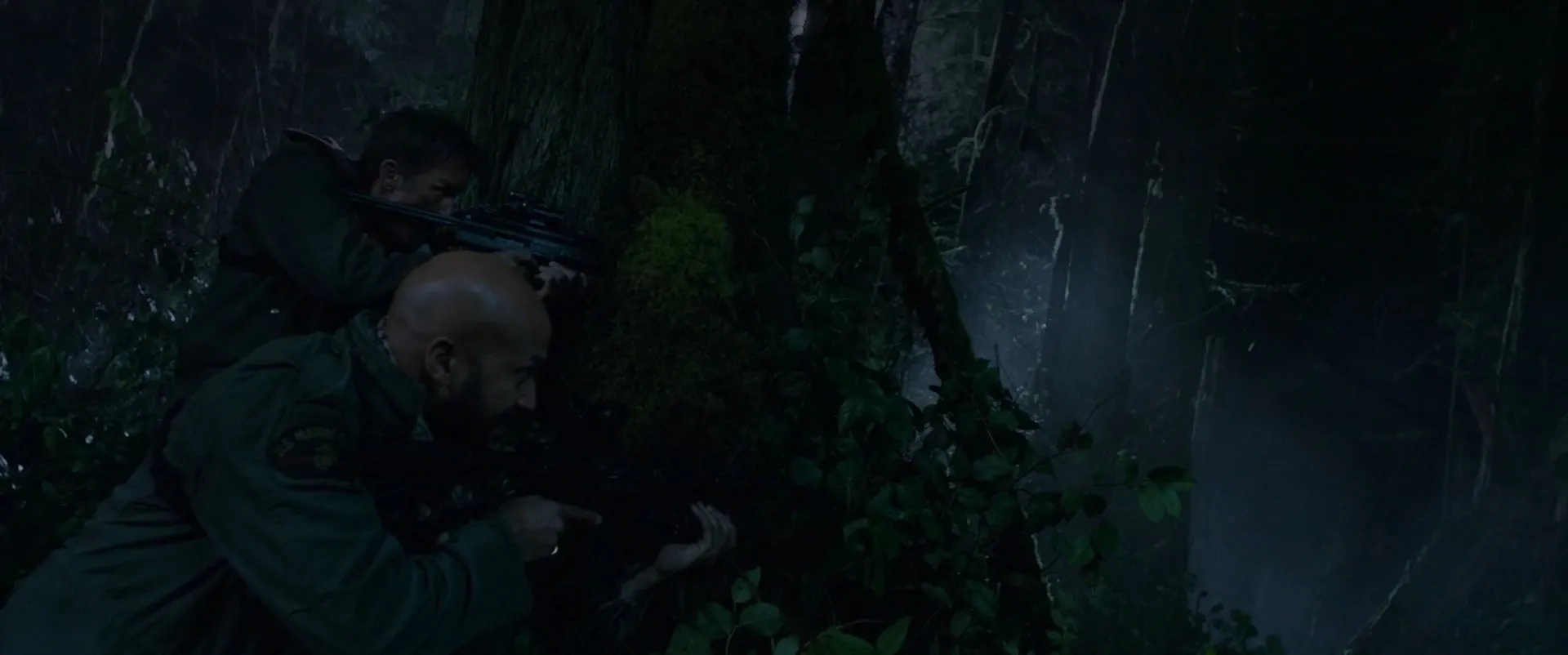 Thomas Jane and Keegan-Michael Key in The Predator (2018)