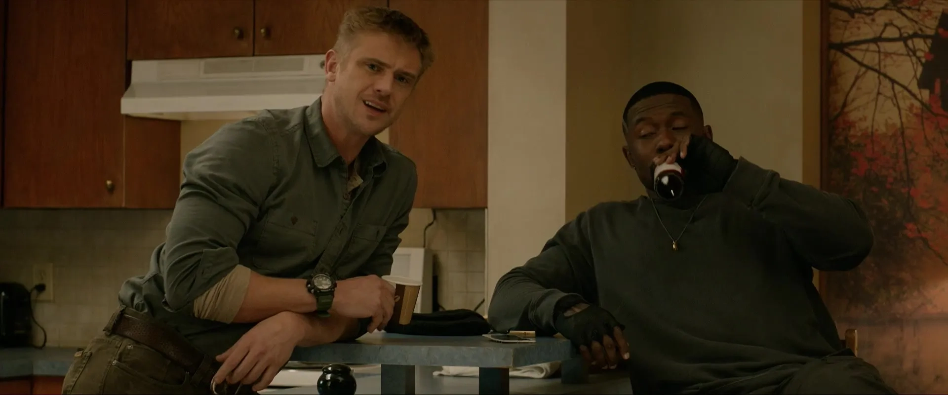 Boyd Holbrook and Trevante Rhodes in The Predator (2018)