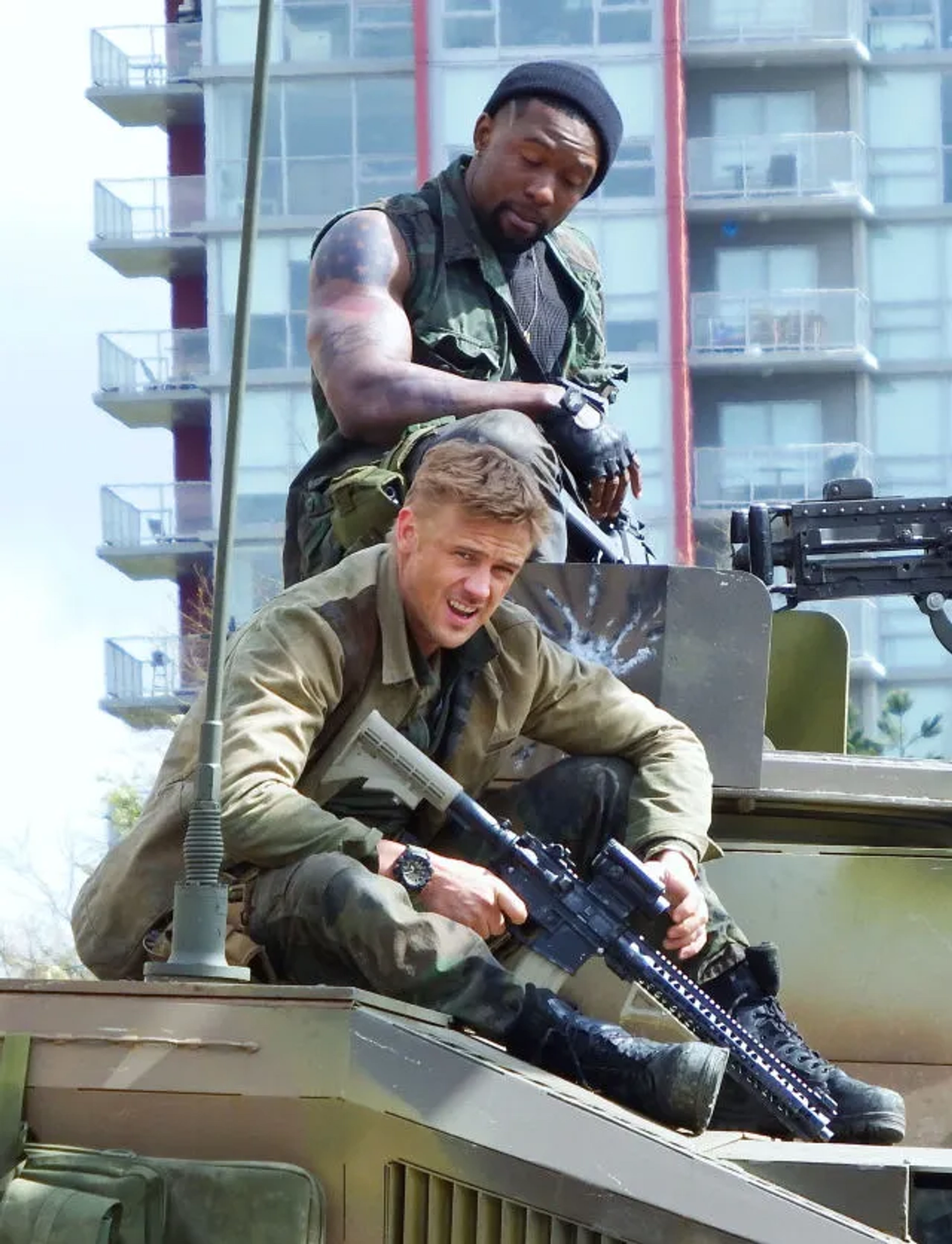 Boyd Holbrook and Trevante Rhodes in The Predator (2018)