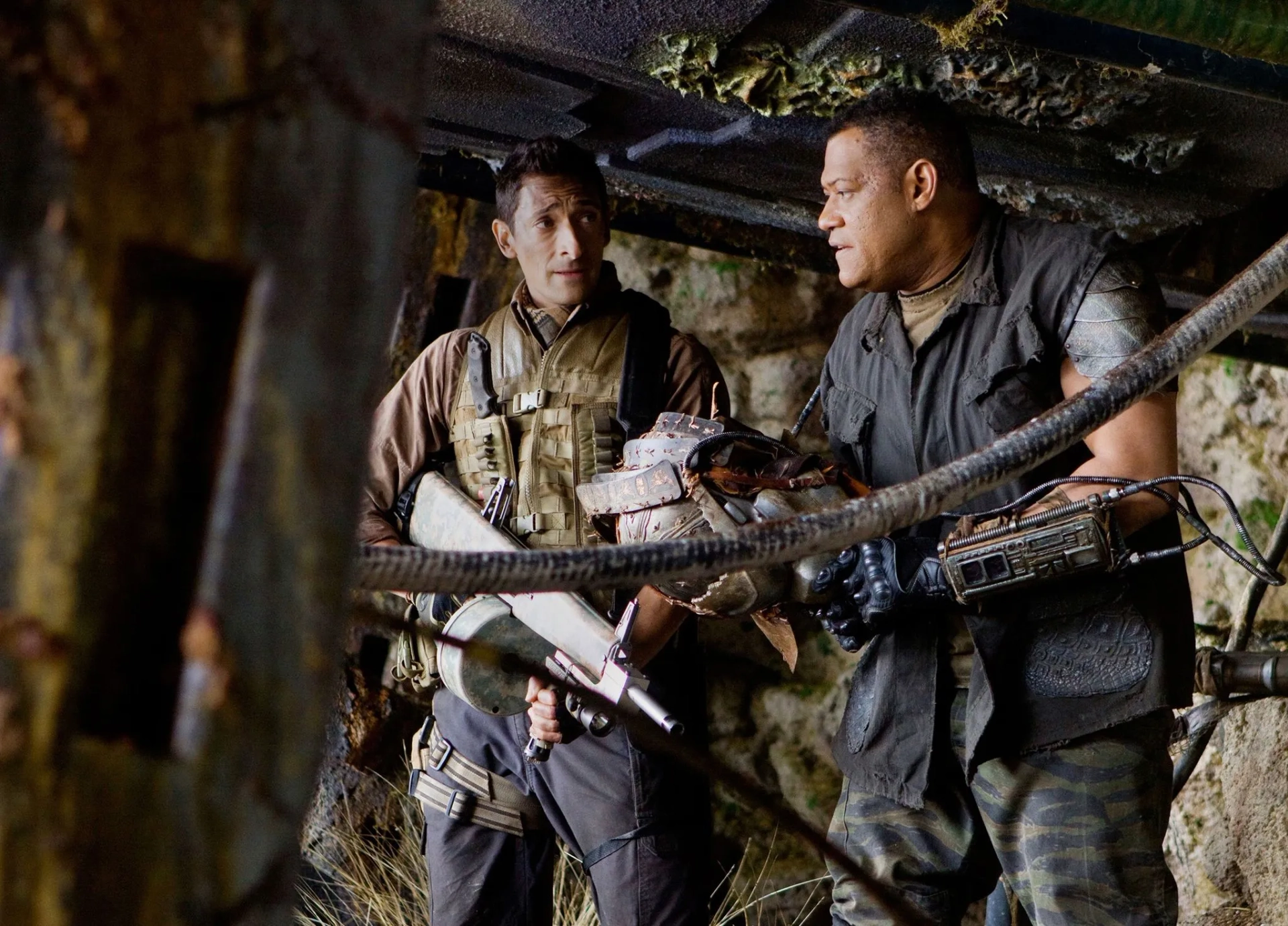 Laurence Fishburne and Adrien Brody in Predators (2010)